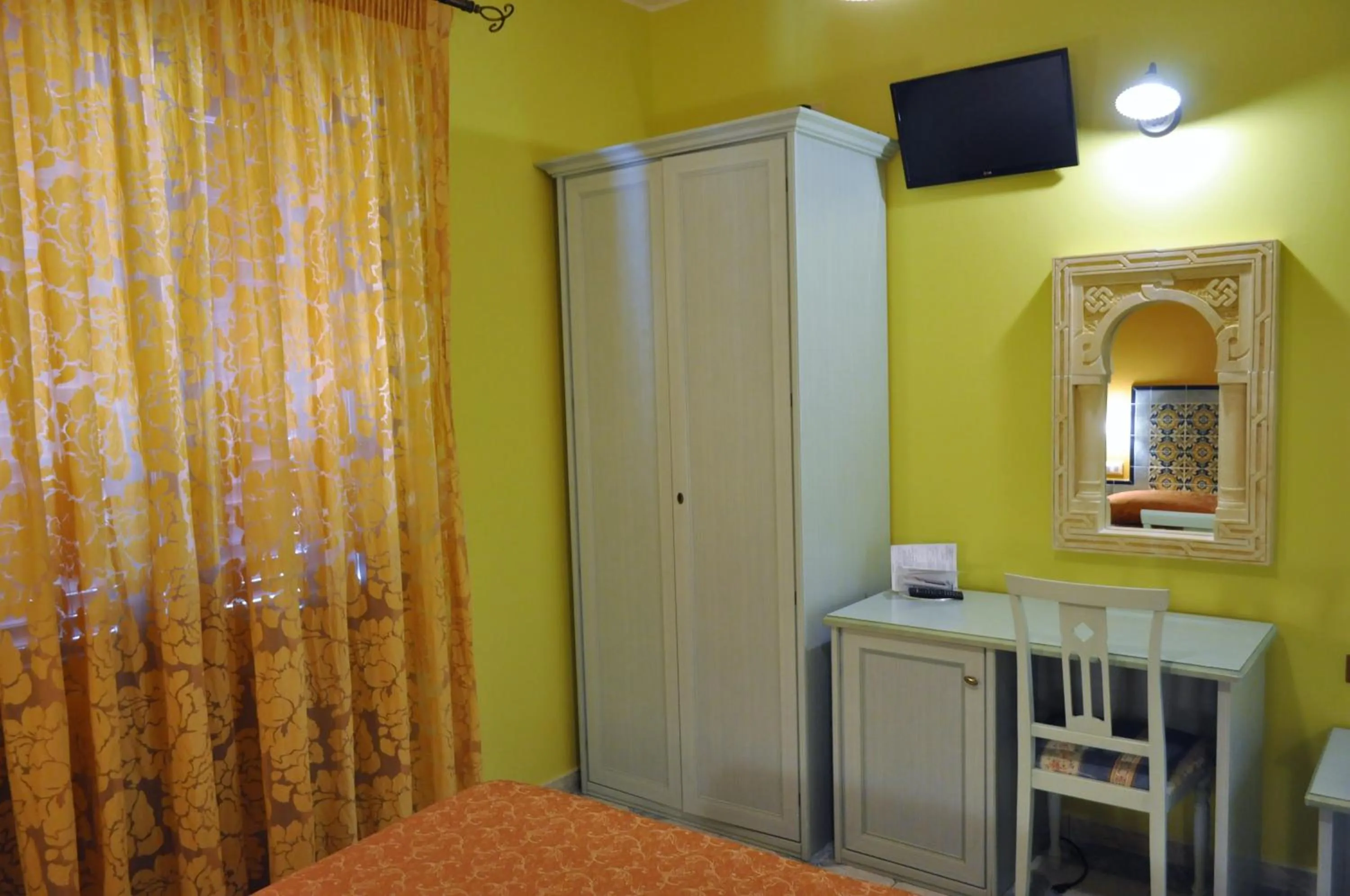 furniture, Bed in Al-Tair