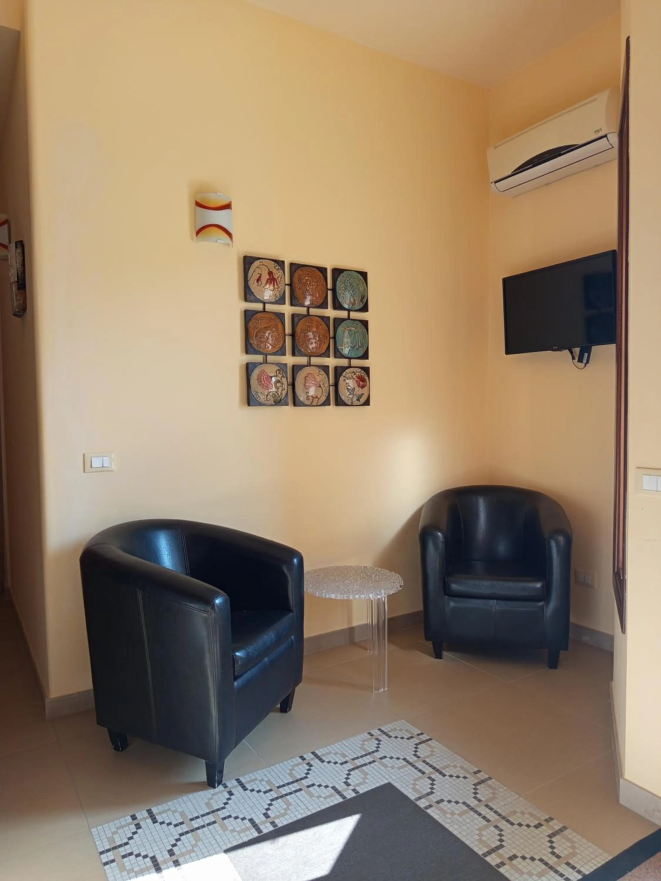 Communal lounge/ TV room in Amaryllis Hotel