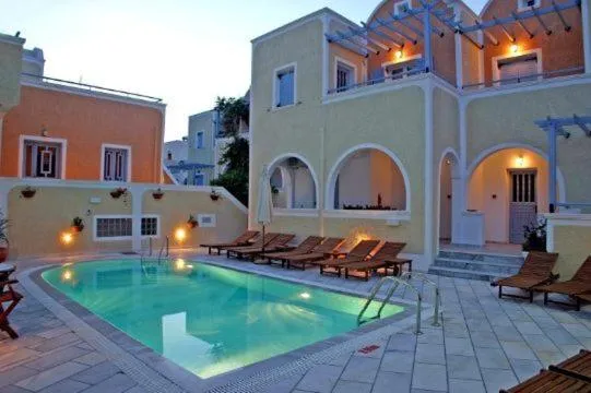 Swimming pool in Sellada Apartments