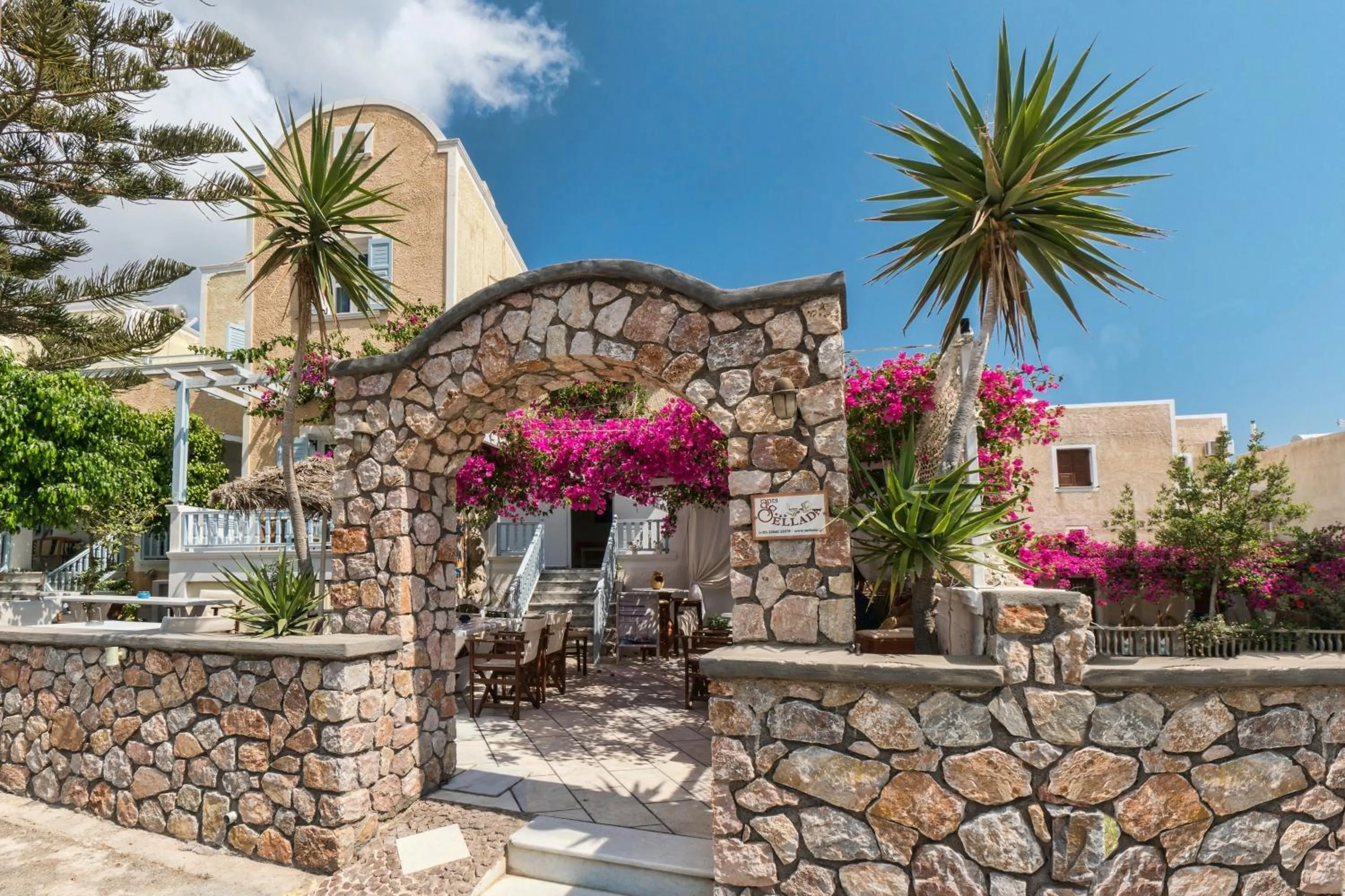 Facade/entrance in Sellada Apartments