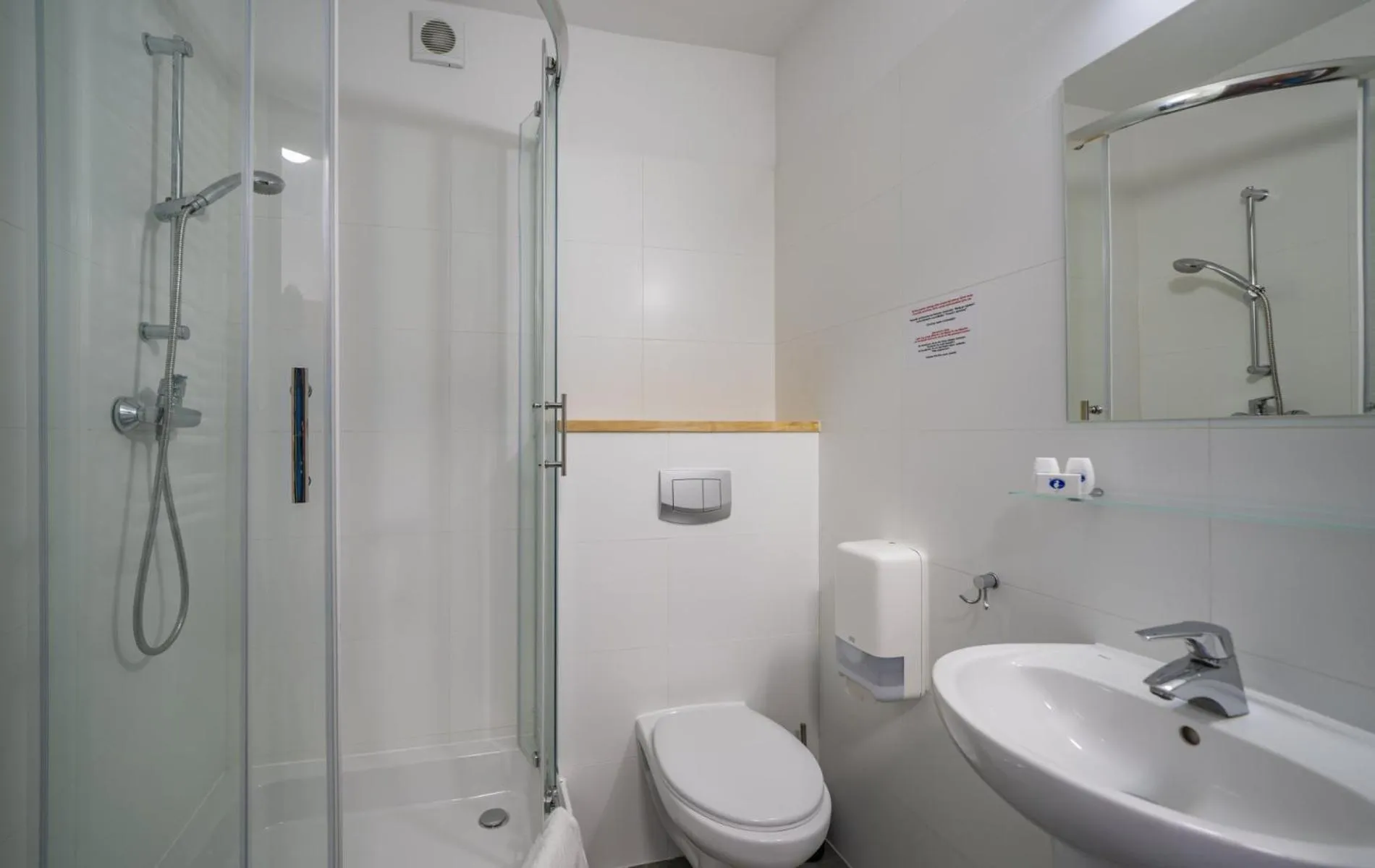 Shower in Maximus Spa