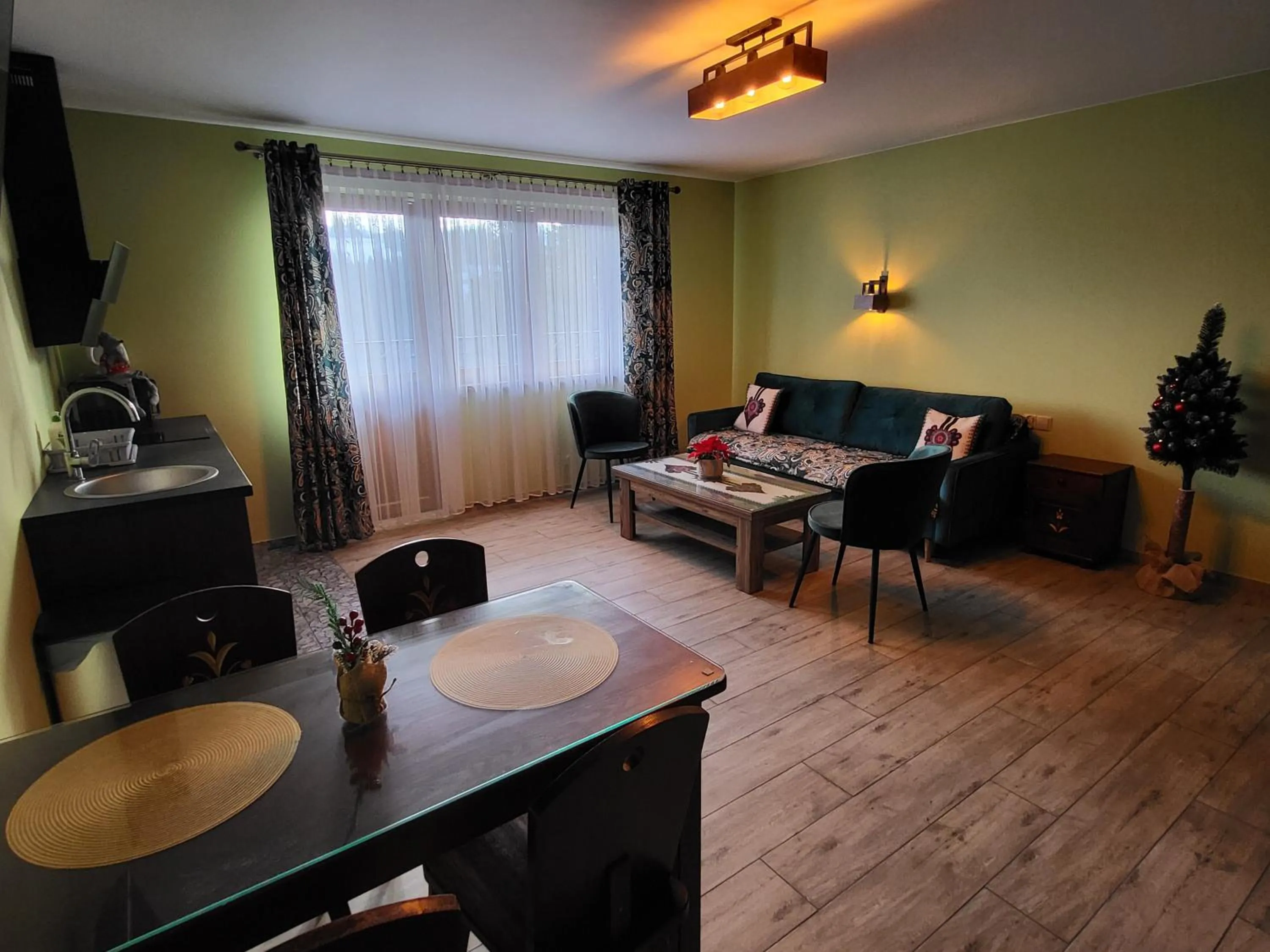 Communal lounge/ TV room in Apartamenty i Pokoje w Willi na Ubocy