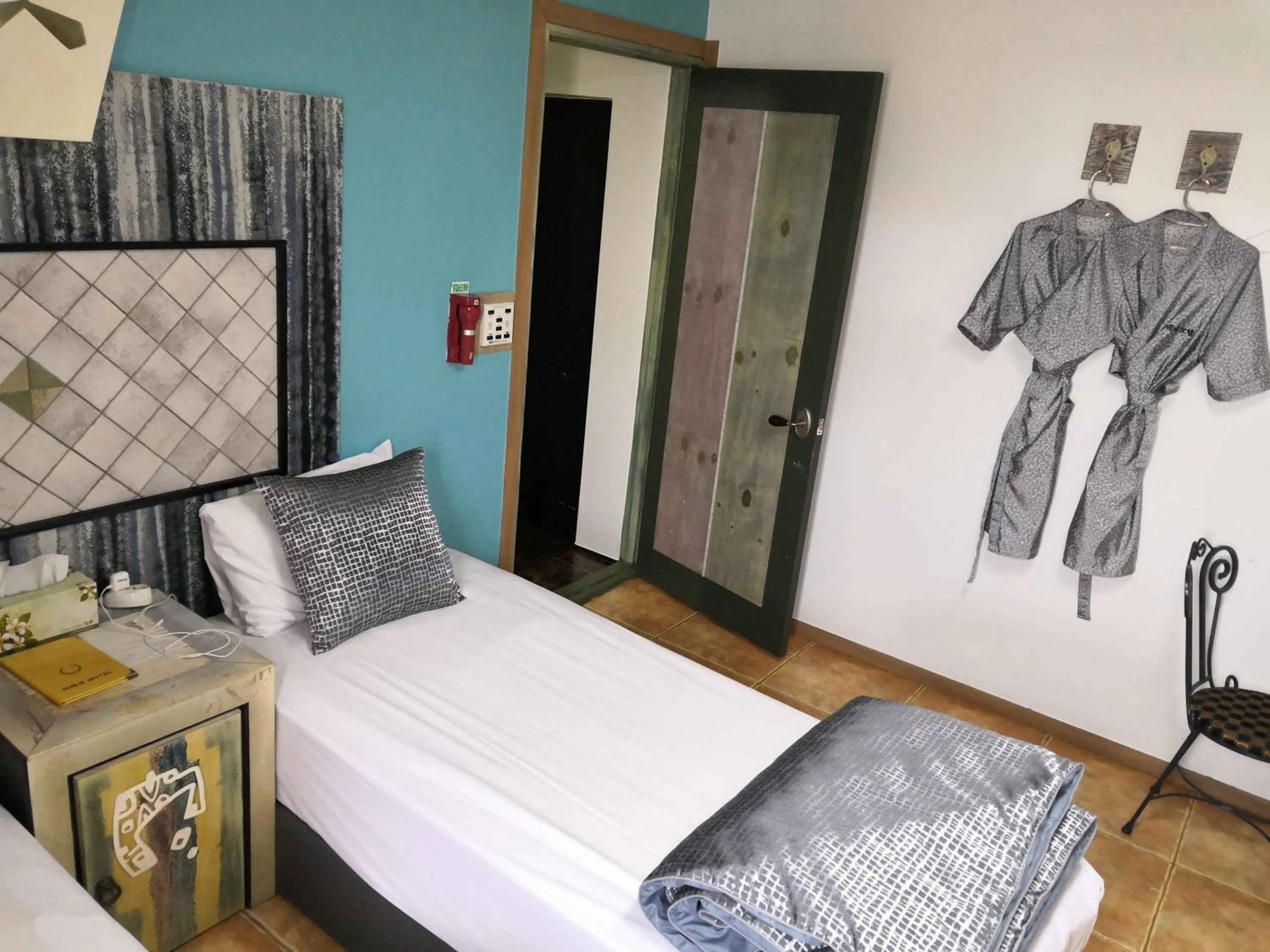 Photo of the whole room, Bed in Athene Motel