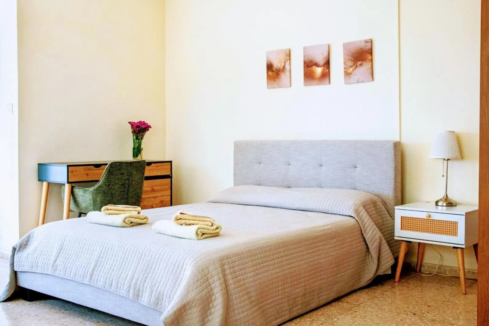 Bed in Follow The Sun Hotel Apartments