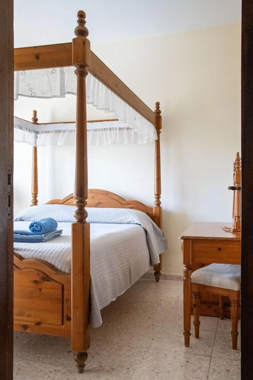 Bed in Follow The Sun Hotel Apartments