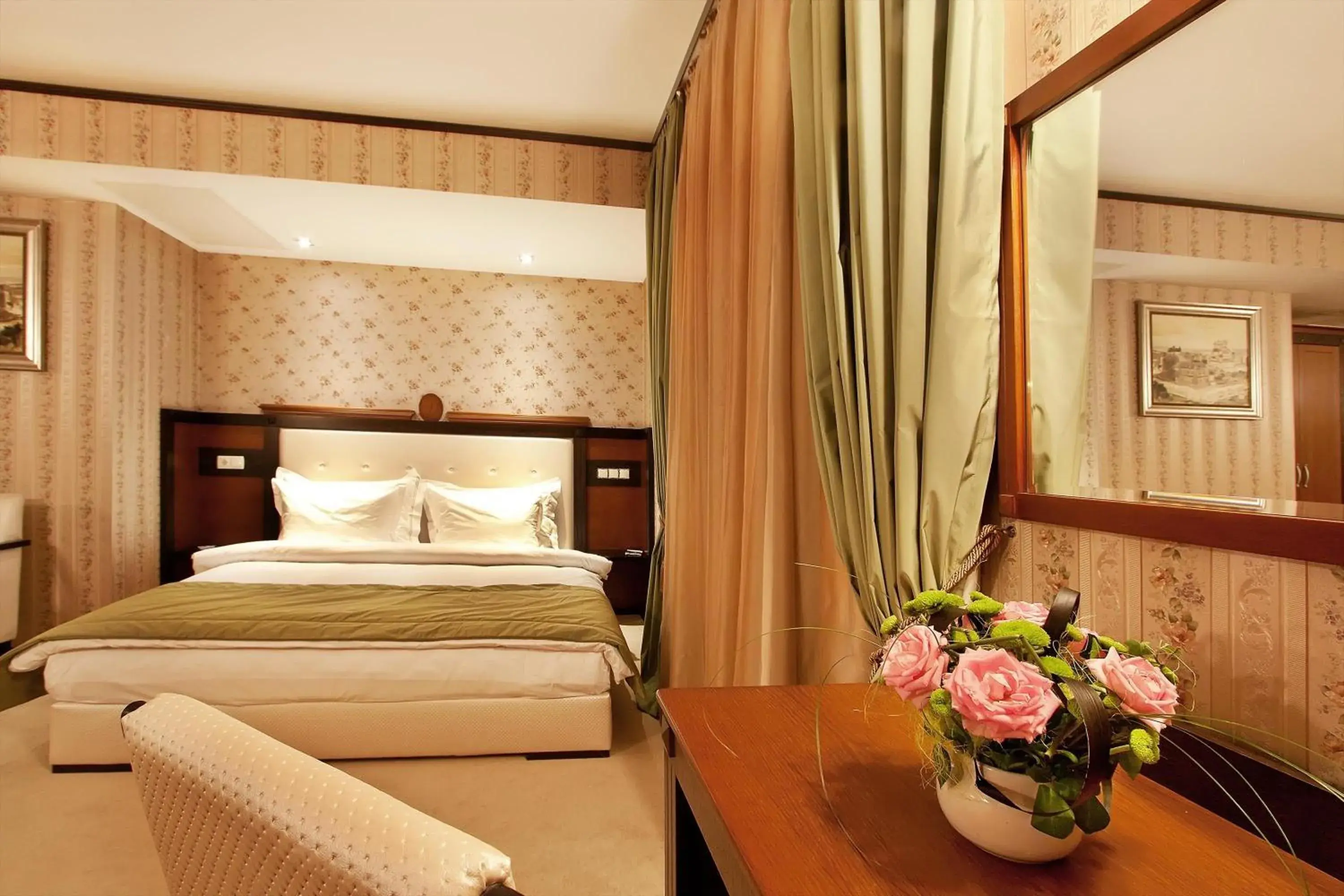 Junior King Suite in Best Western Plus Bristol Hotel Junior King Suite in Best Western Plus Bristol Hotel