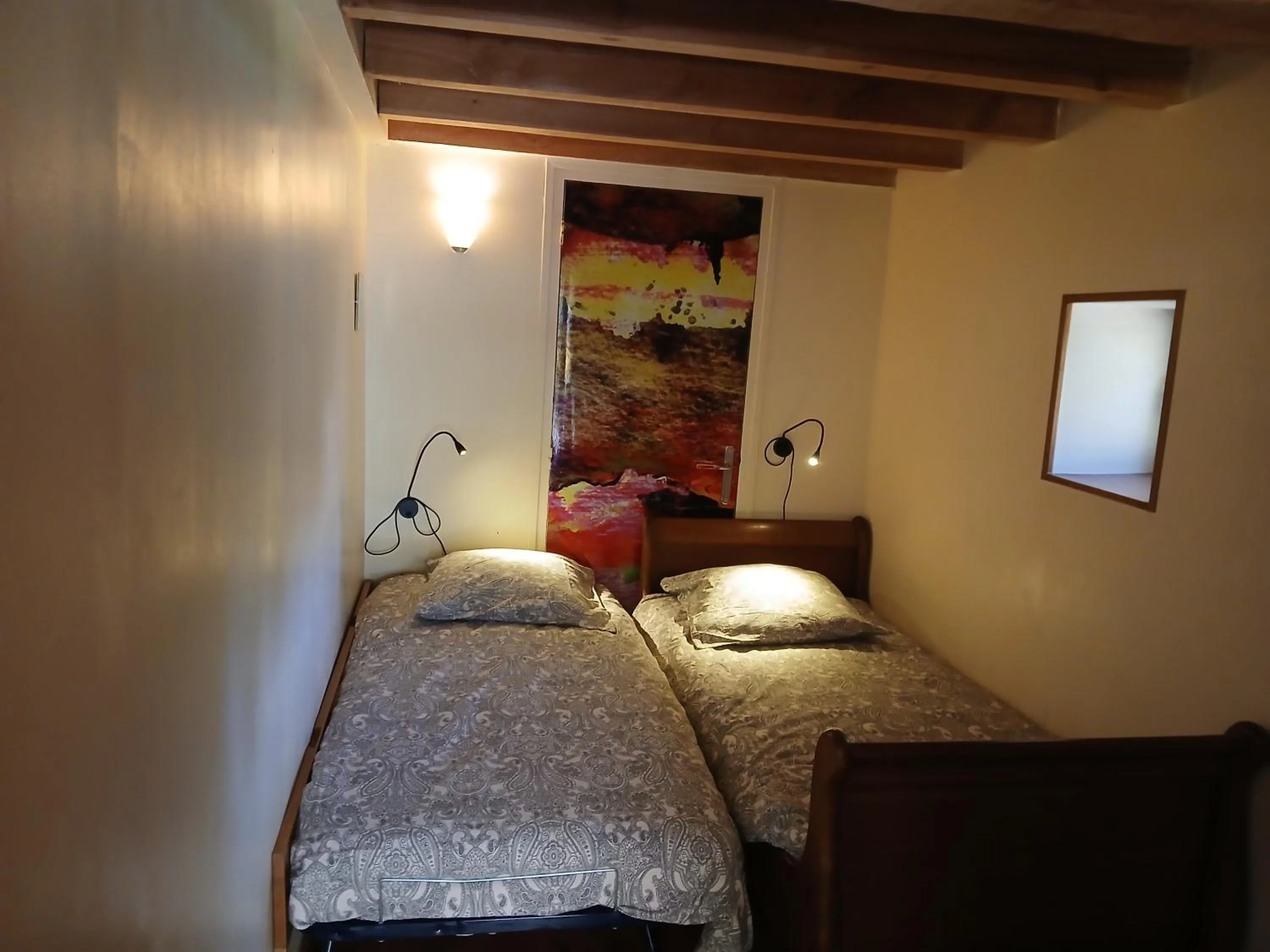 Bedroom, Bed in Le Chalet du Parc proche du safari parc de Peaugres