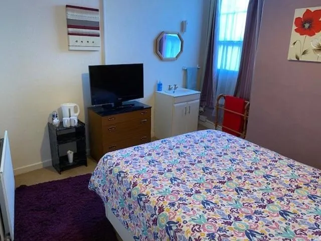 Bedroom, Bed in The Railway Inn