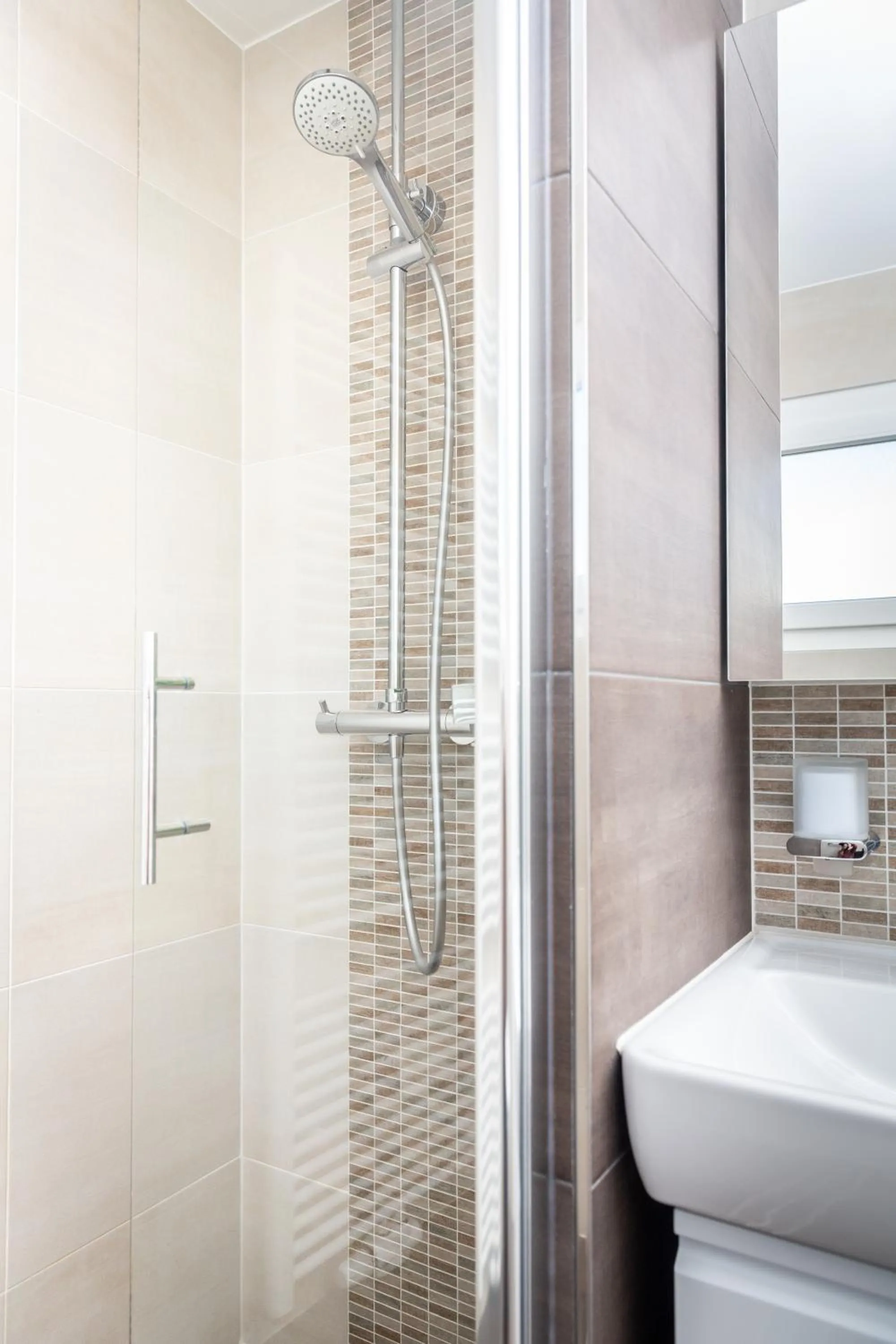 Shower in MyBednBreakfast in Bottmingen