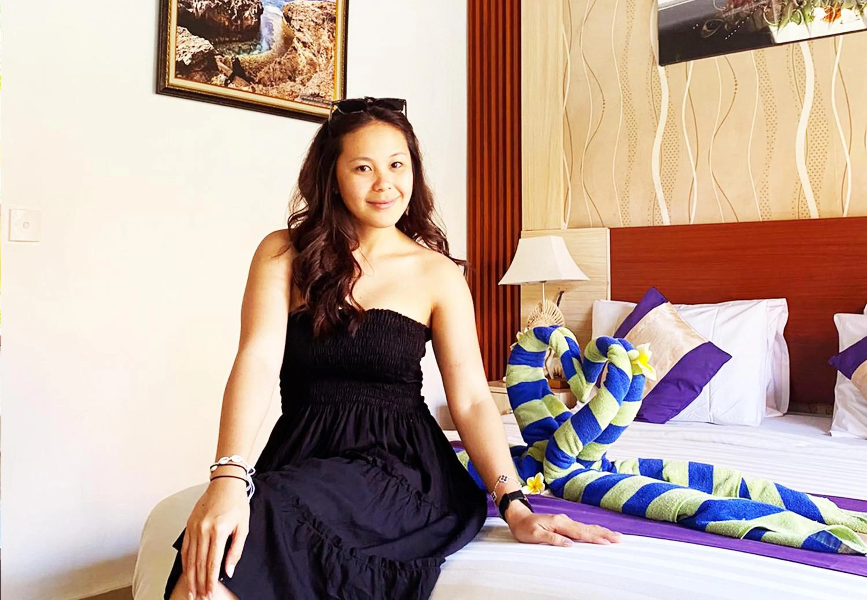 Bedroom, Bed in Wait Garden Cottage