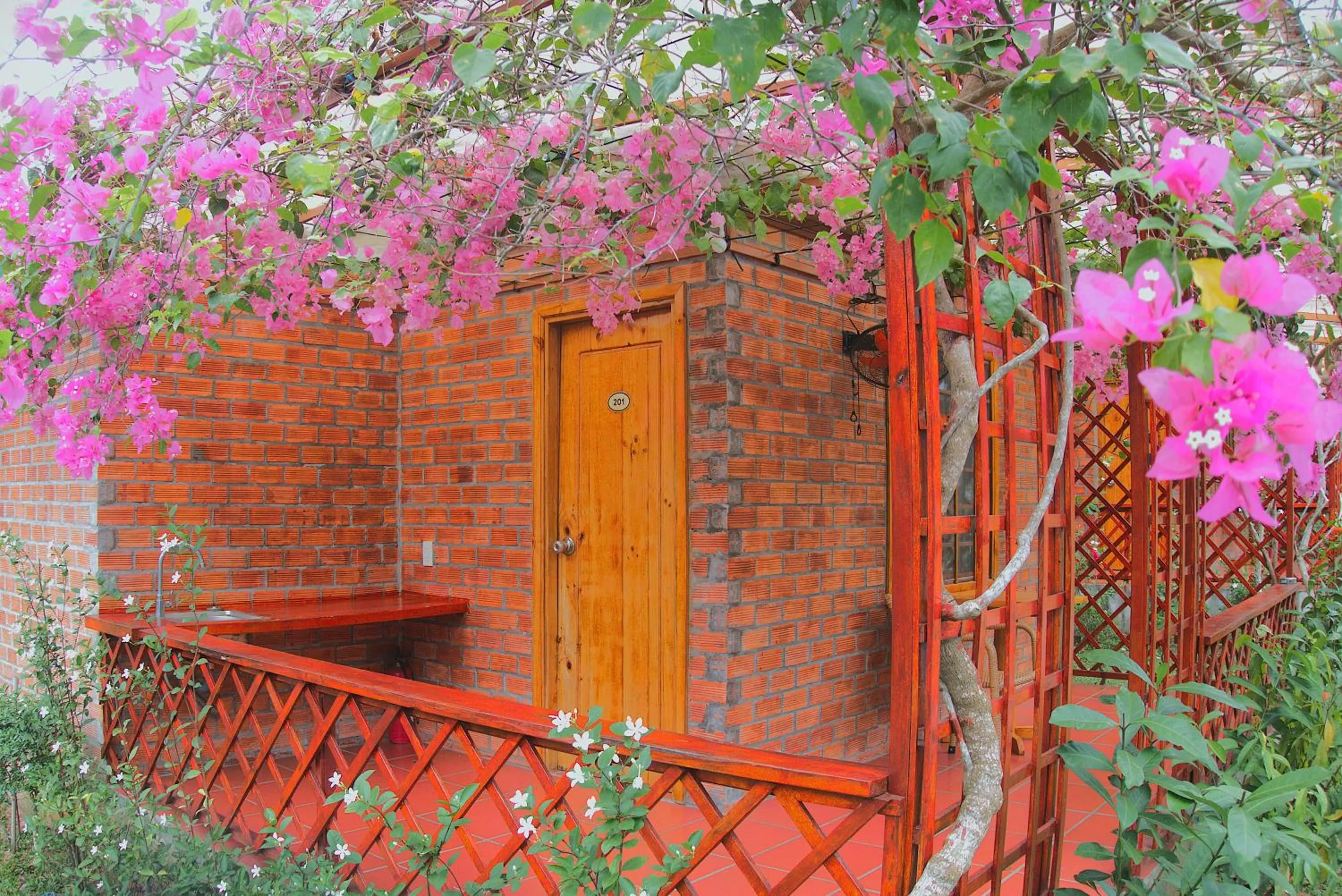 Property building in Phu Quoc Valley Sen Bungalow