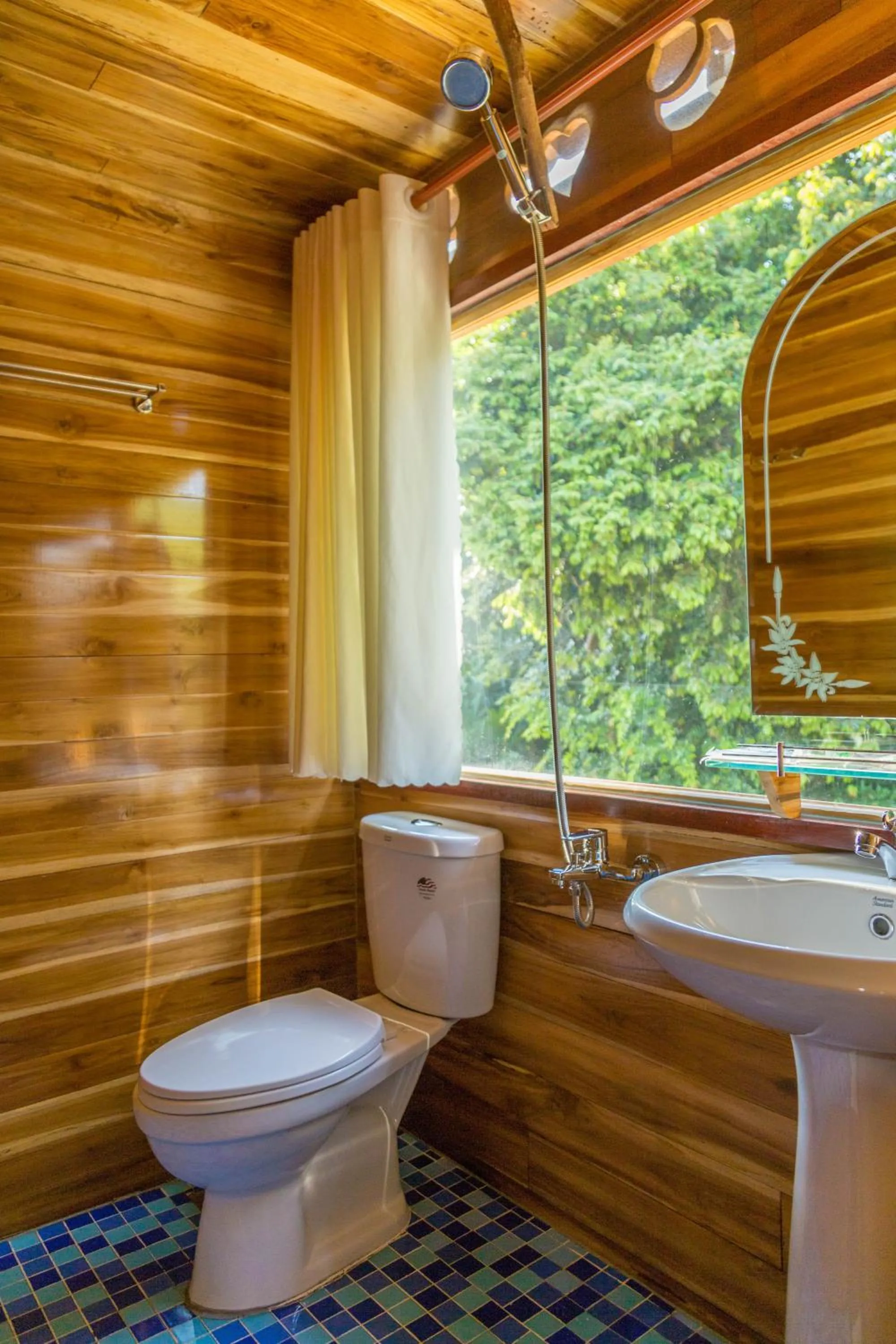 Shower in Phu Quoc Valley Sen Bungalow