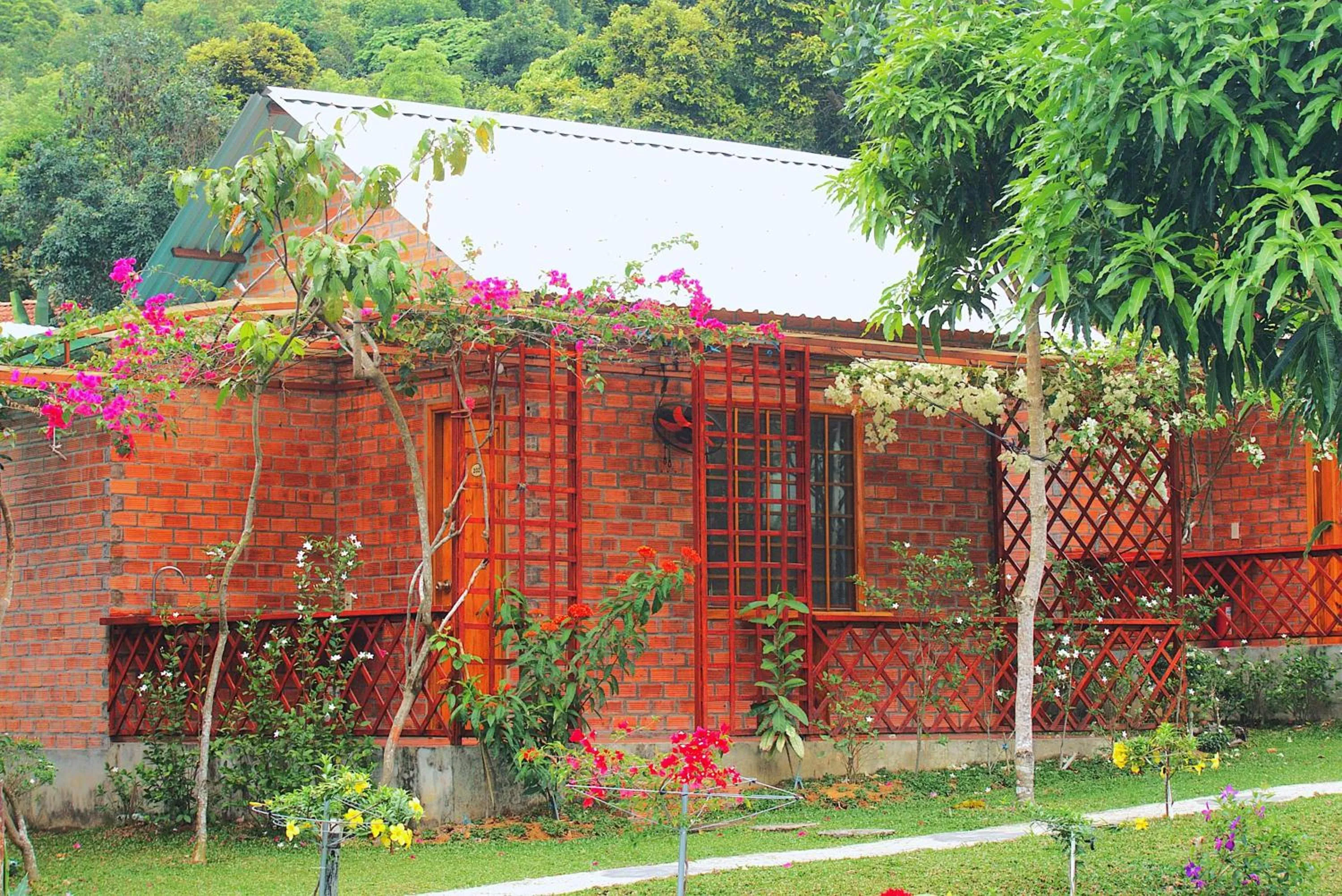 Property building in Phu Quoc Valley Sen Bungalow