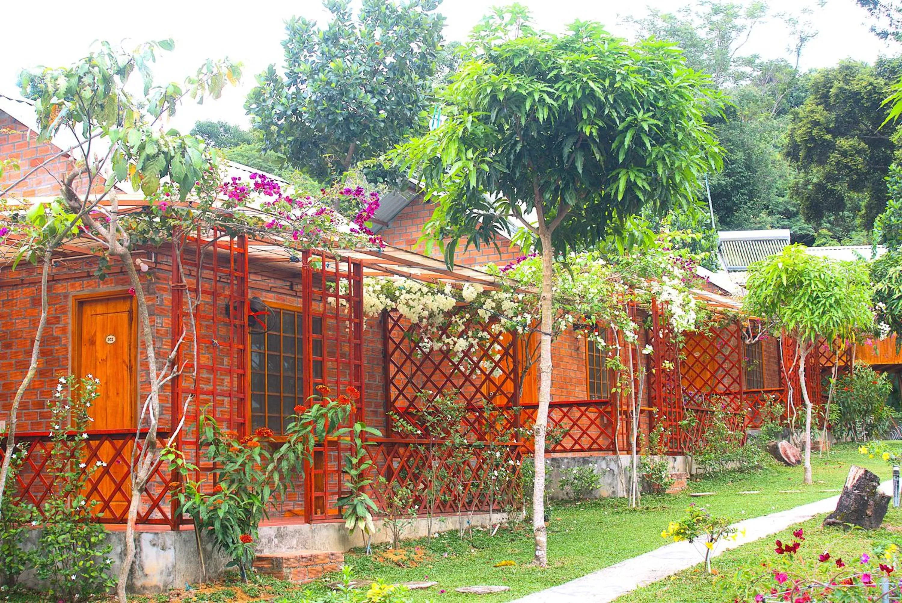 Property building in Phu Quoc Valley Sen Bungalow