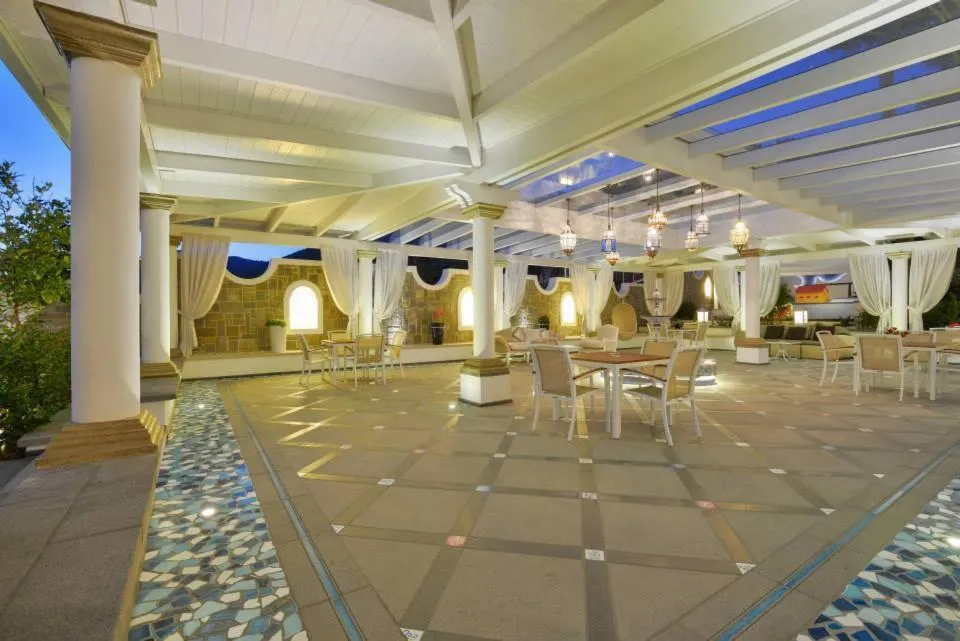 Lounge or bar in La Pineta Hotel Beach & Spa