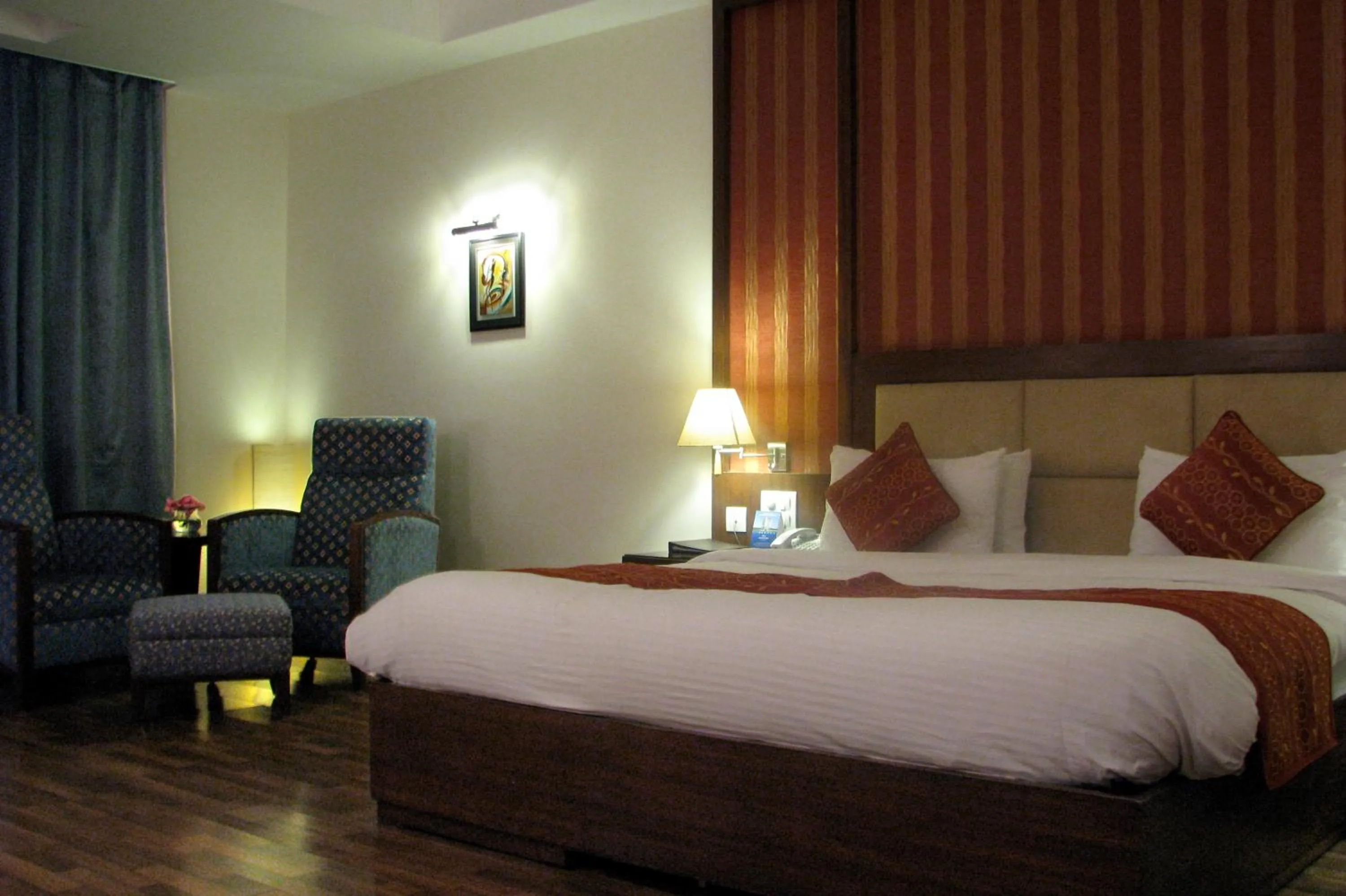 Photo of the whole room, Bed in Legend Sarovar Portico