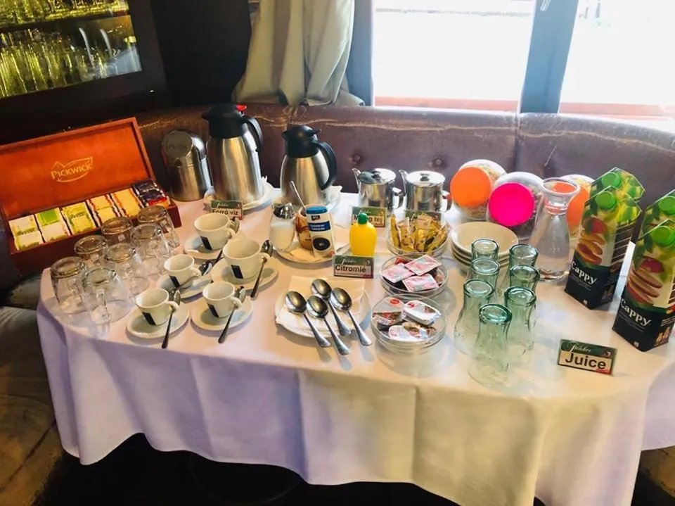 Breakfast in Fiáker Panzió