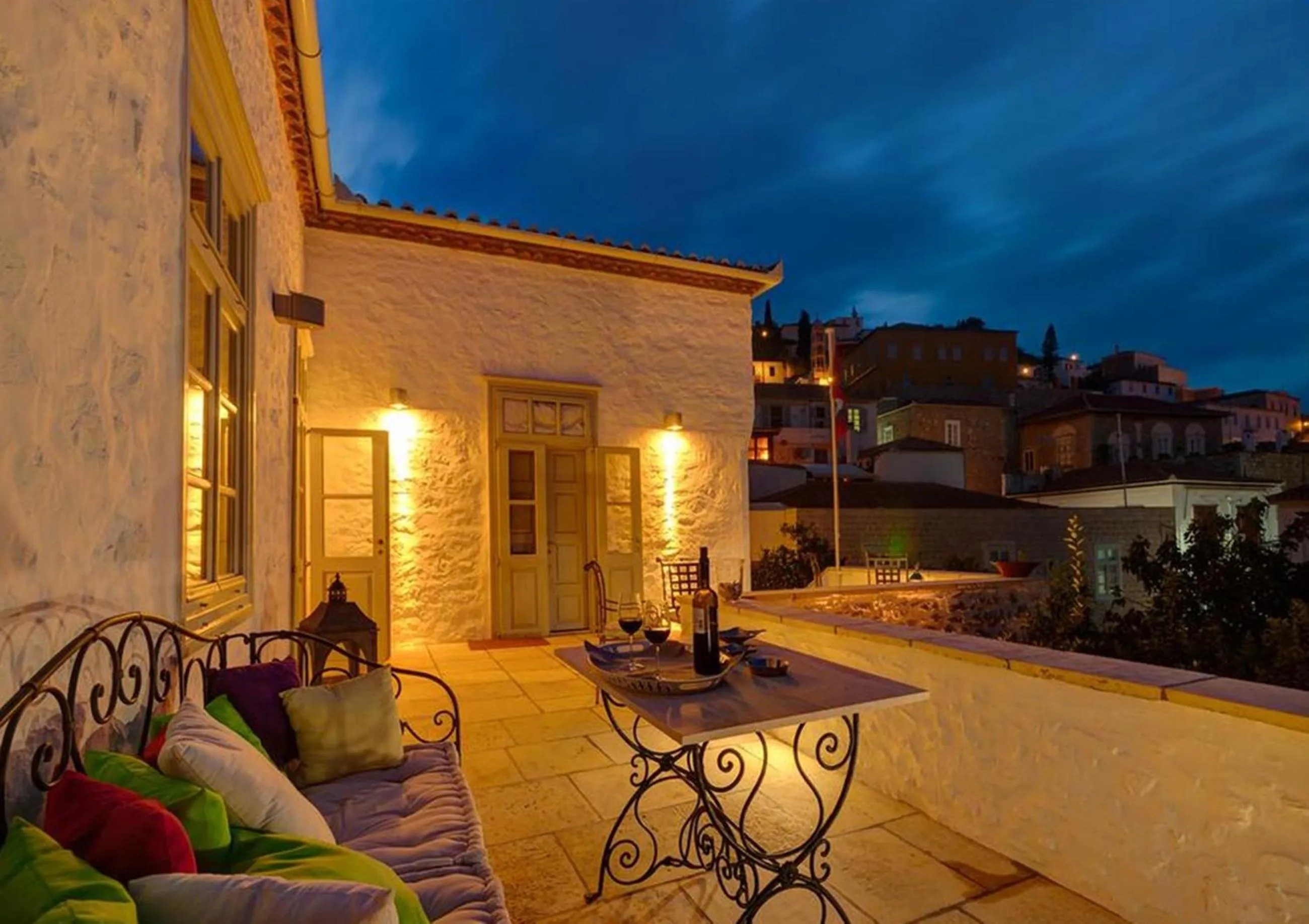 Facade/entrance in Cotommatae Hydra 1810