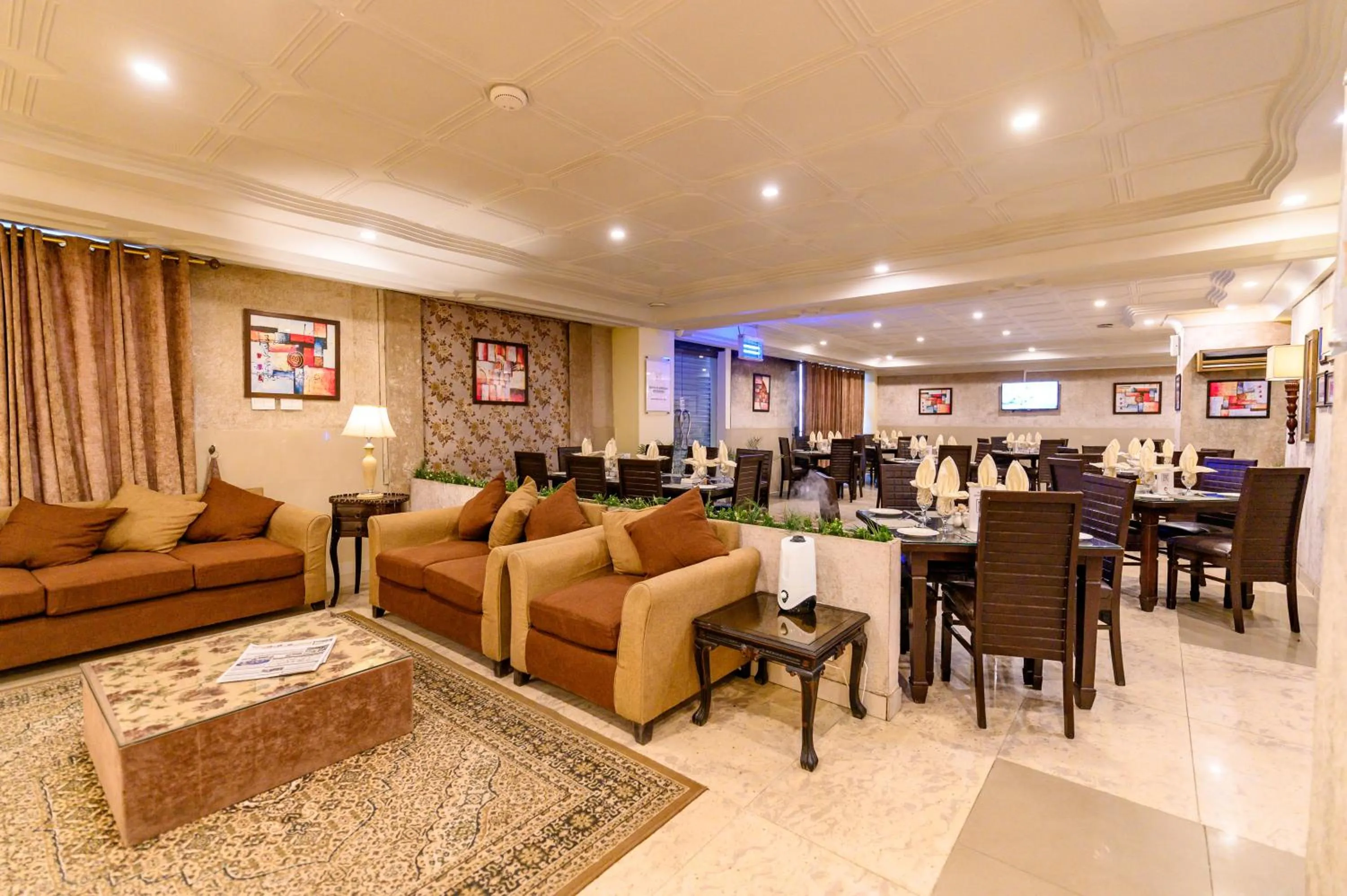 Restaurant/places to eat in Hotel One Mall Road Murree