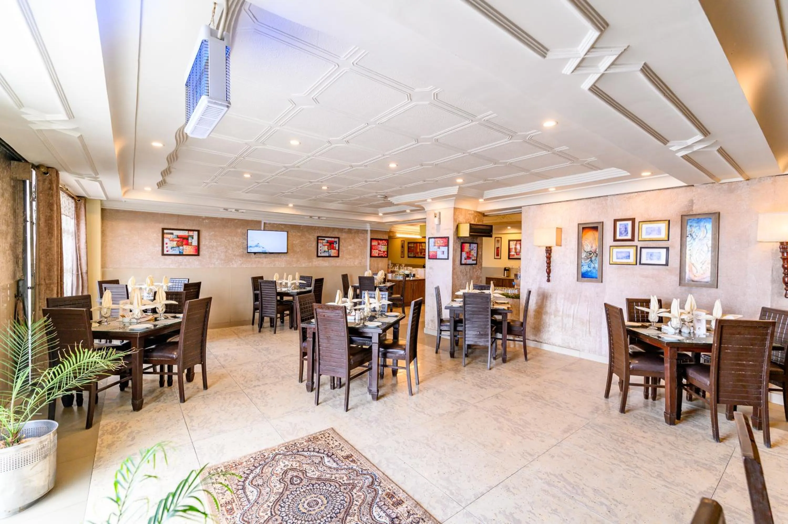 Restaurant/places to eat in Hotel One Mall Road Murree