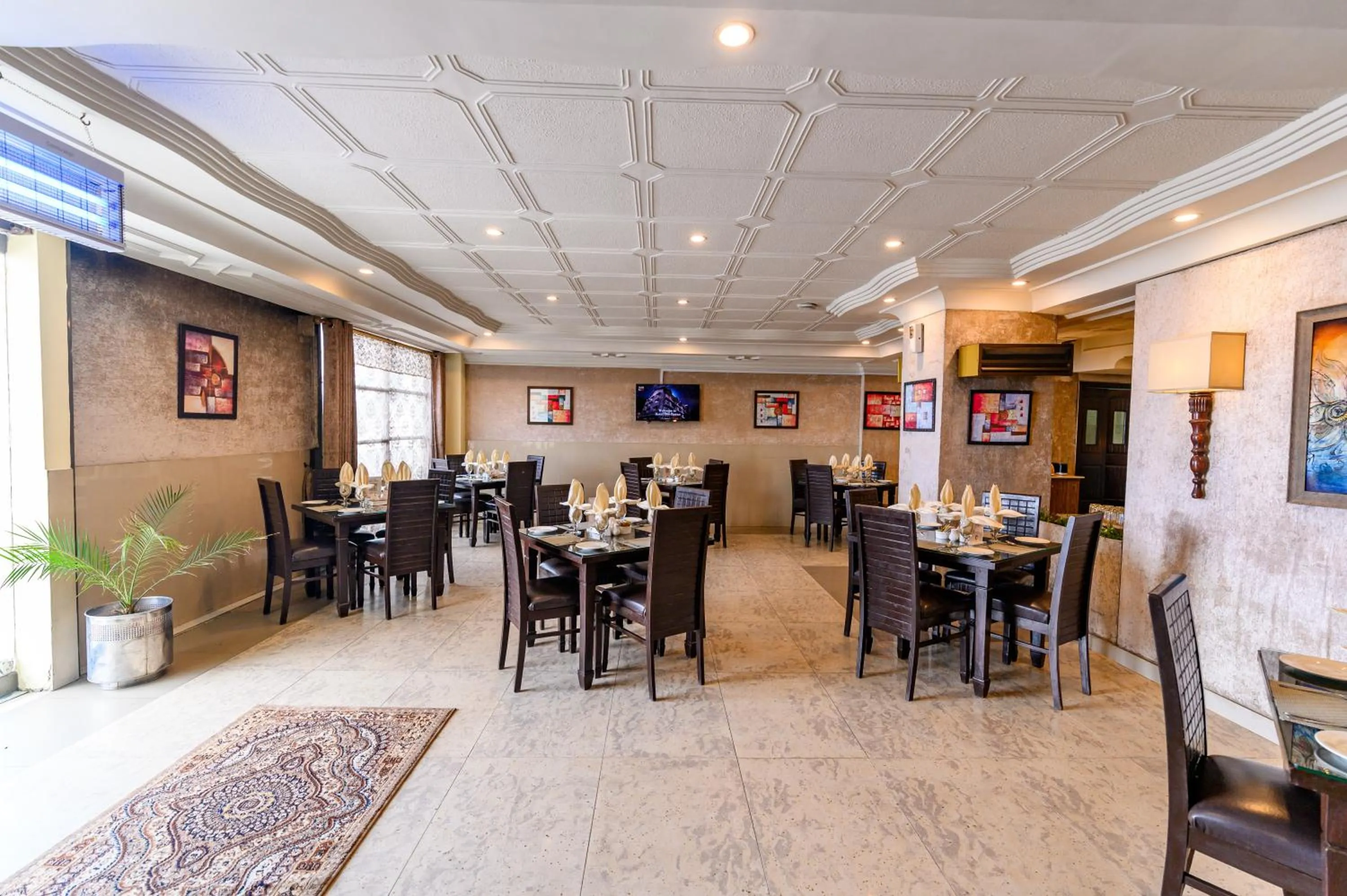 Restaurant/places to eat in Hotel One Mall Road Murree