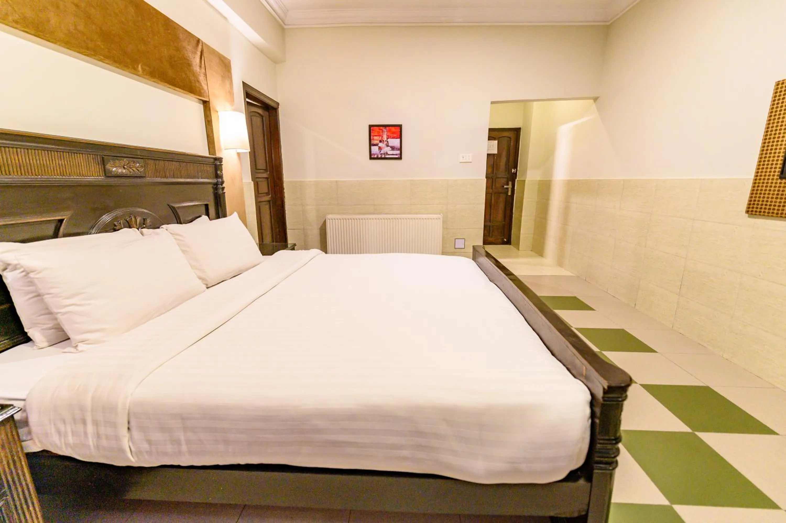 Bedroom, Bed in Hotel One Mall Road Murree