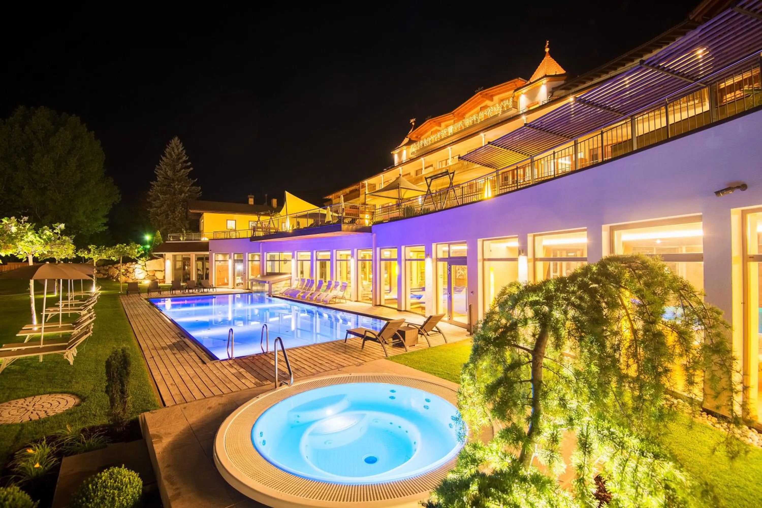 Night in Hotel Kronblick