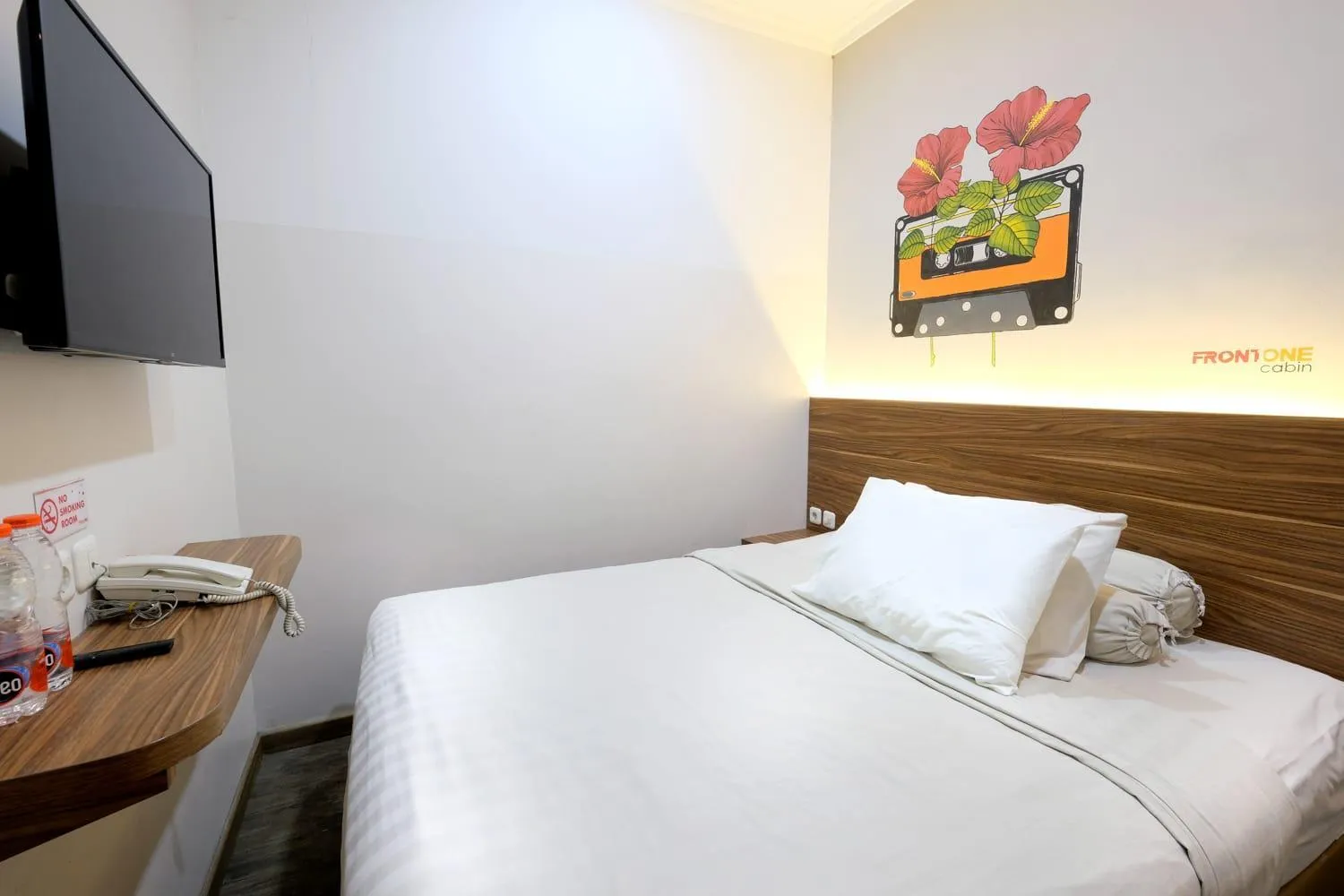 Bed in Front One Budget Malioboro Jogja