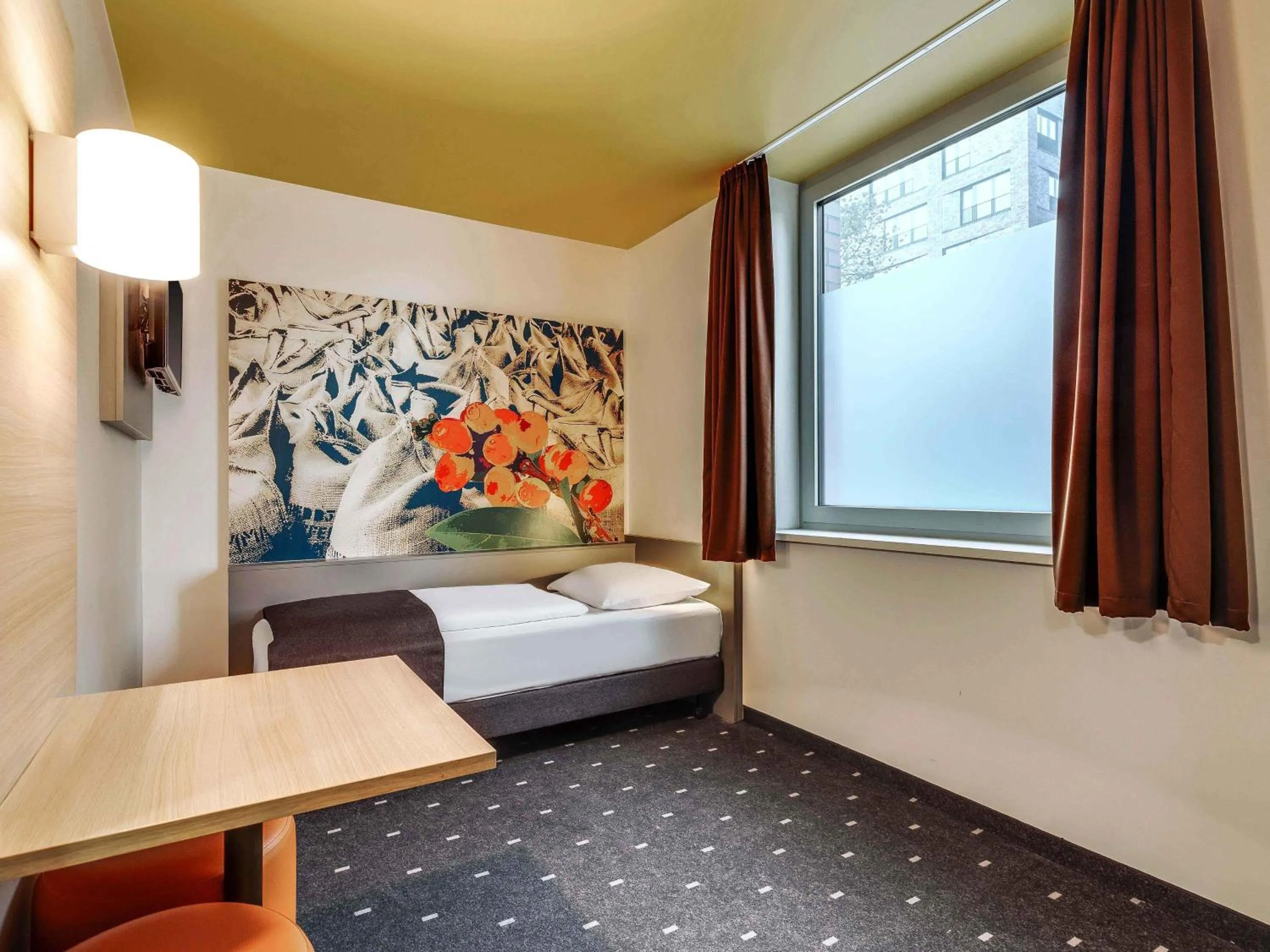 Photo of the whole room, Bed in B&B Hotel Bremen-Überseestadt