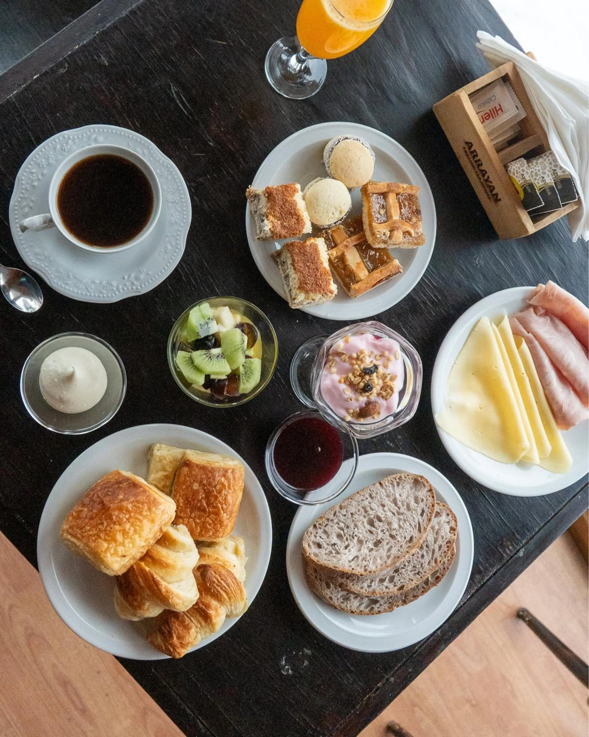 Food and drinks in Arrayan Lake View Mountain Lodge & Casa De Te Arrayan