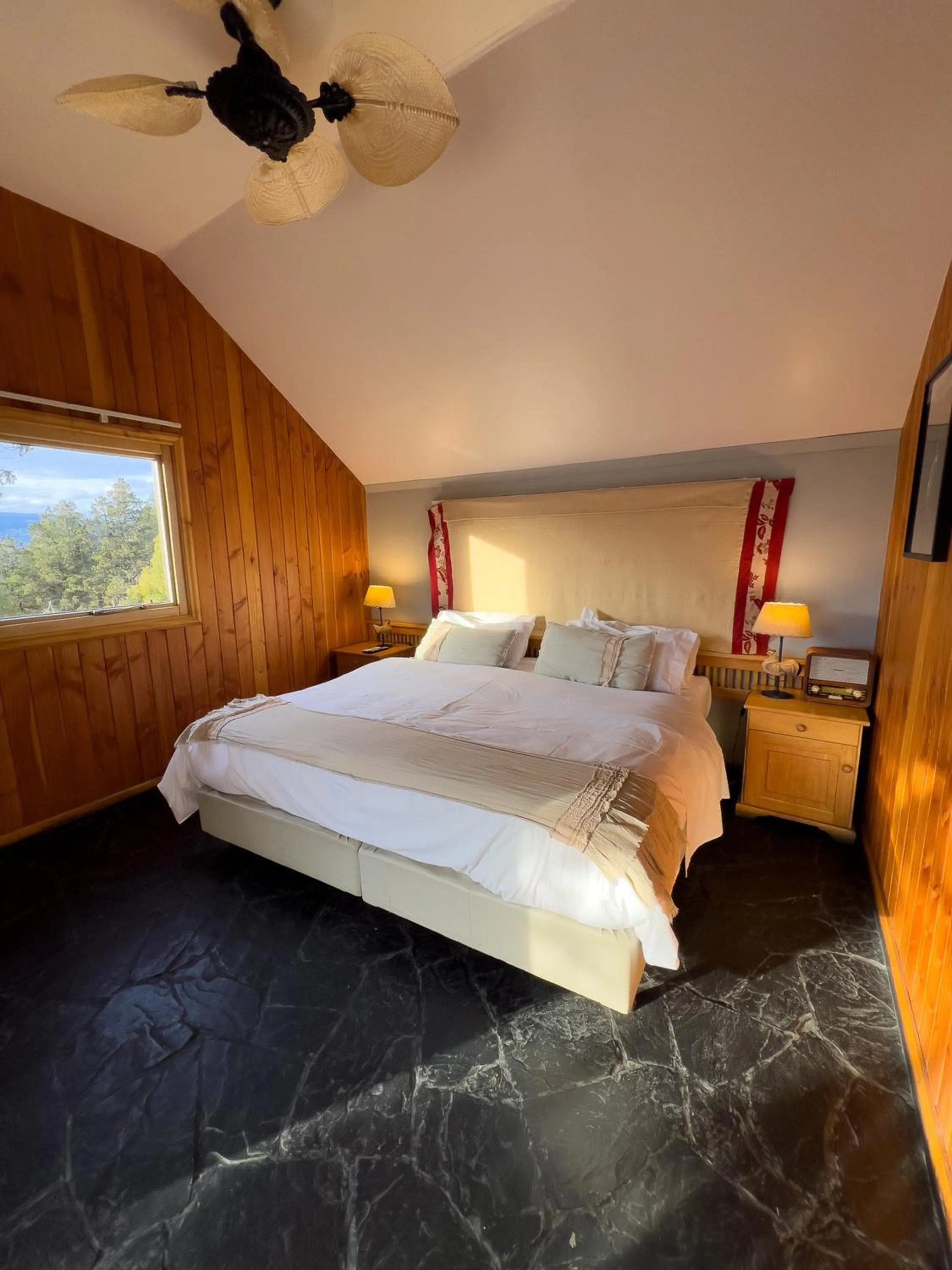 Bed in Arrayan Lake View Mountain Lodge & Casa De Te Arrayan