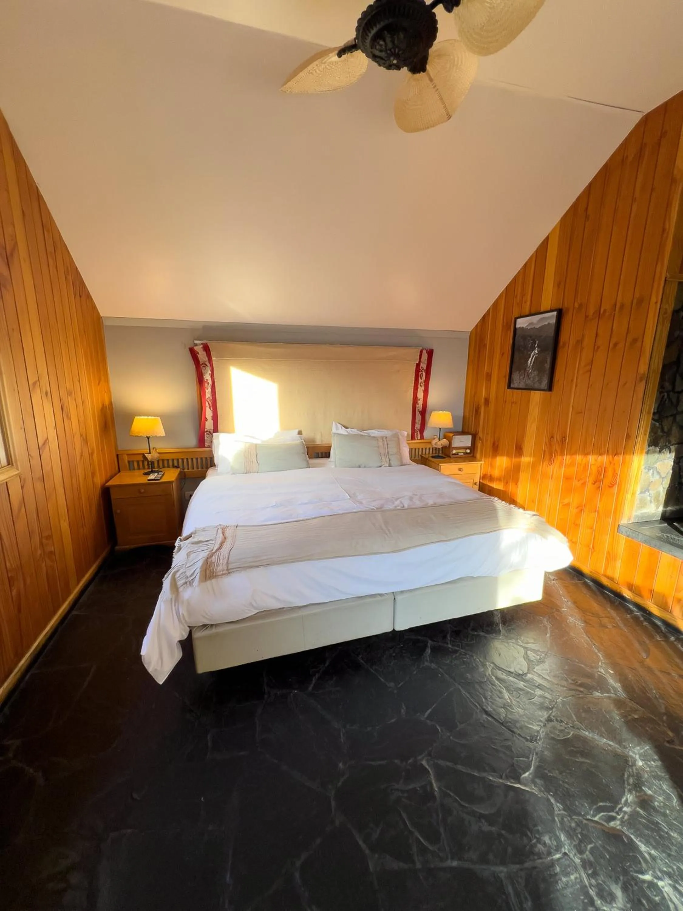 Communal lounge/ TV room, Bed in Arrayan Lake View Mountain Lodge & Casa De Te Arrayan