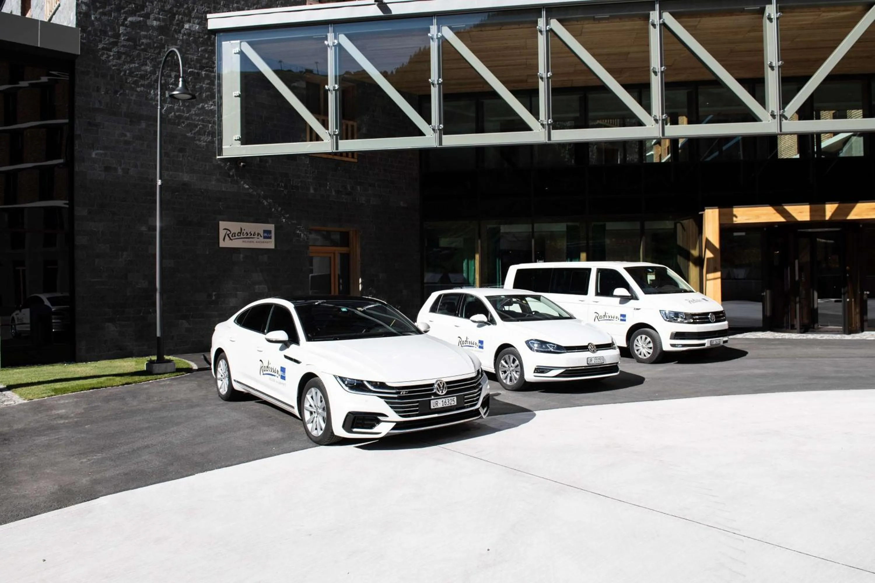 Facade/entrance in Radisson Blu Hotel Reussen, Andermatt