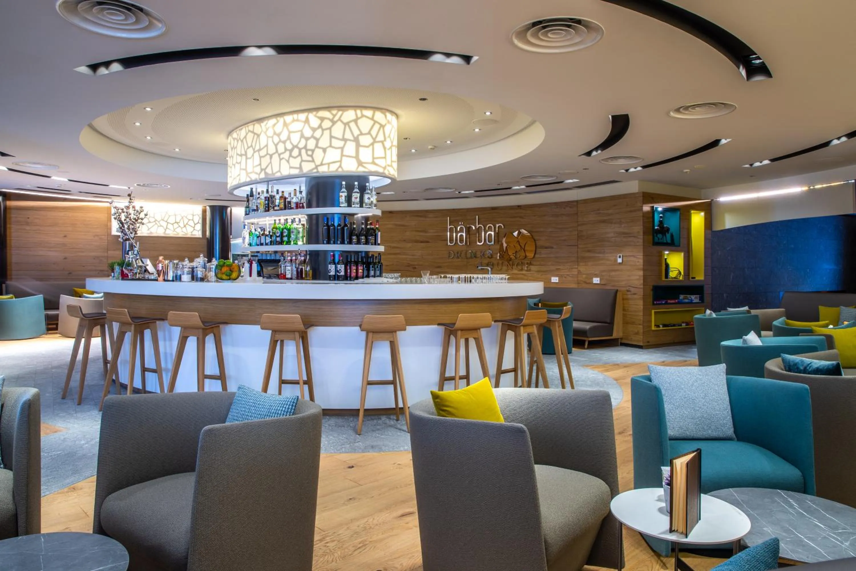Lounge or bar in Radisson Blu Hotel Reussen, Andermatt
