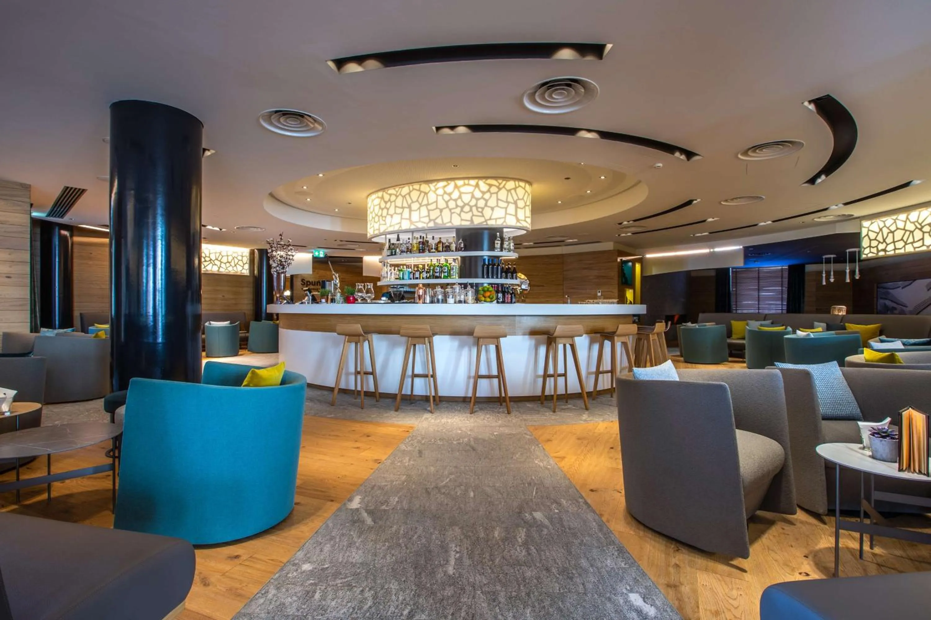 Lounge or bar in Radisson Blu Hotel Reussen, Andermatt