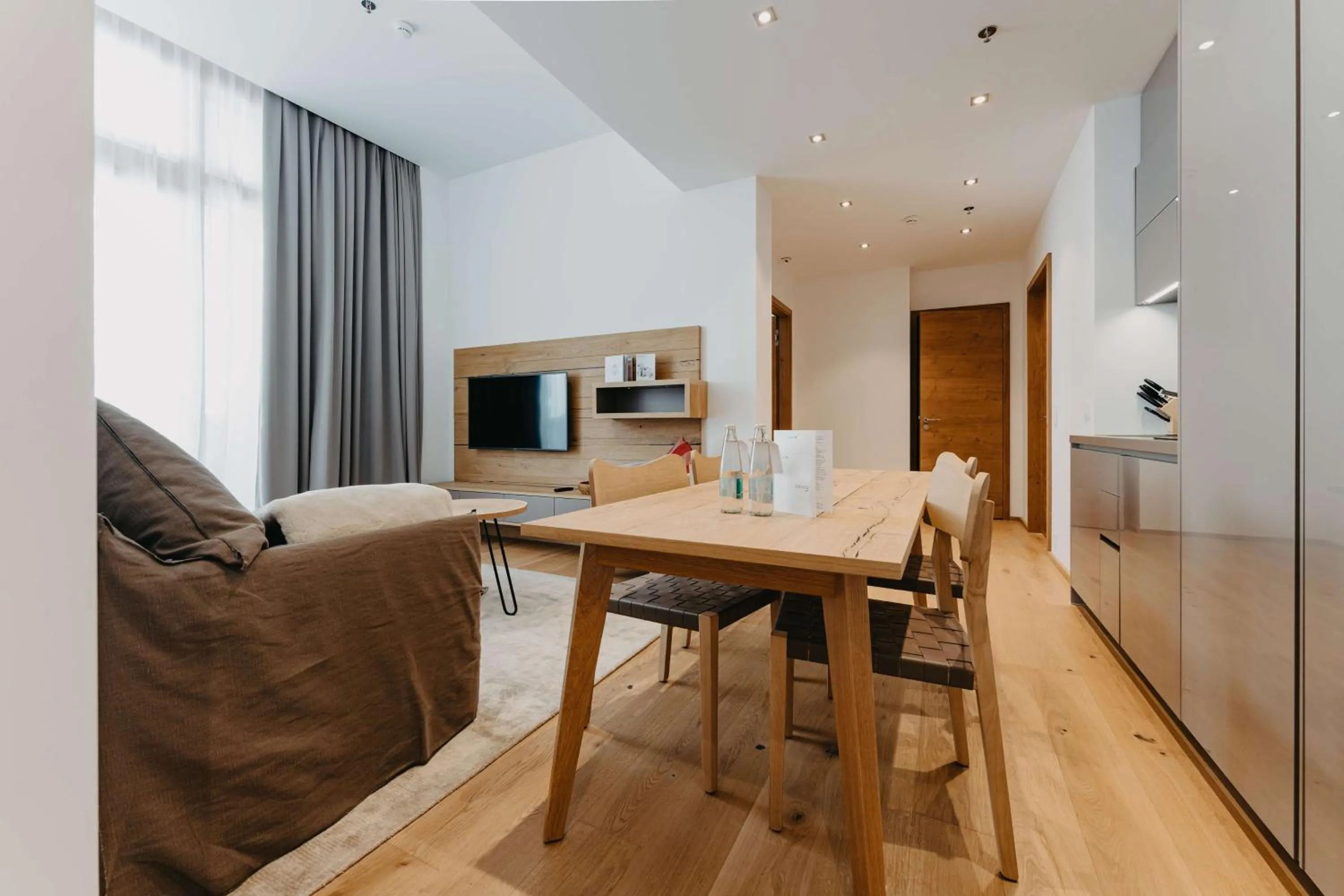 Photo of the whole room in Radisson Blu Hotel Reussen, Andermatt