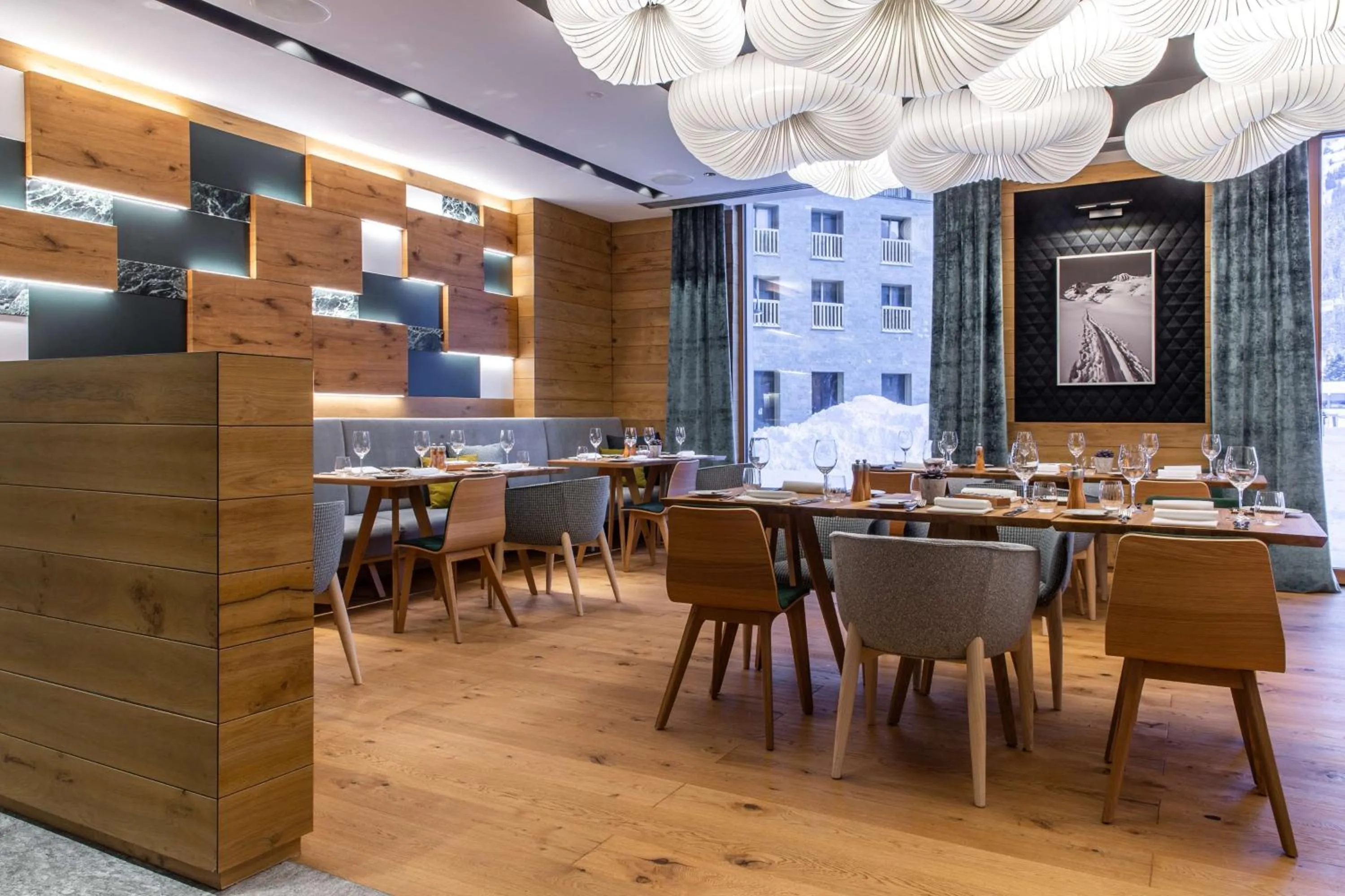 Restaurant/places to eat in Radisson Blu Hotel Reussen, Andermatt