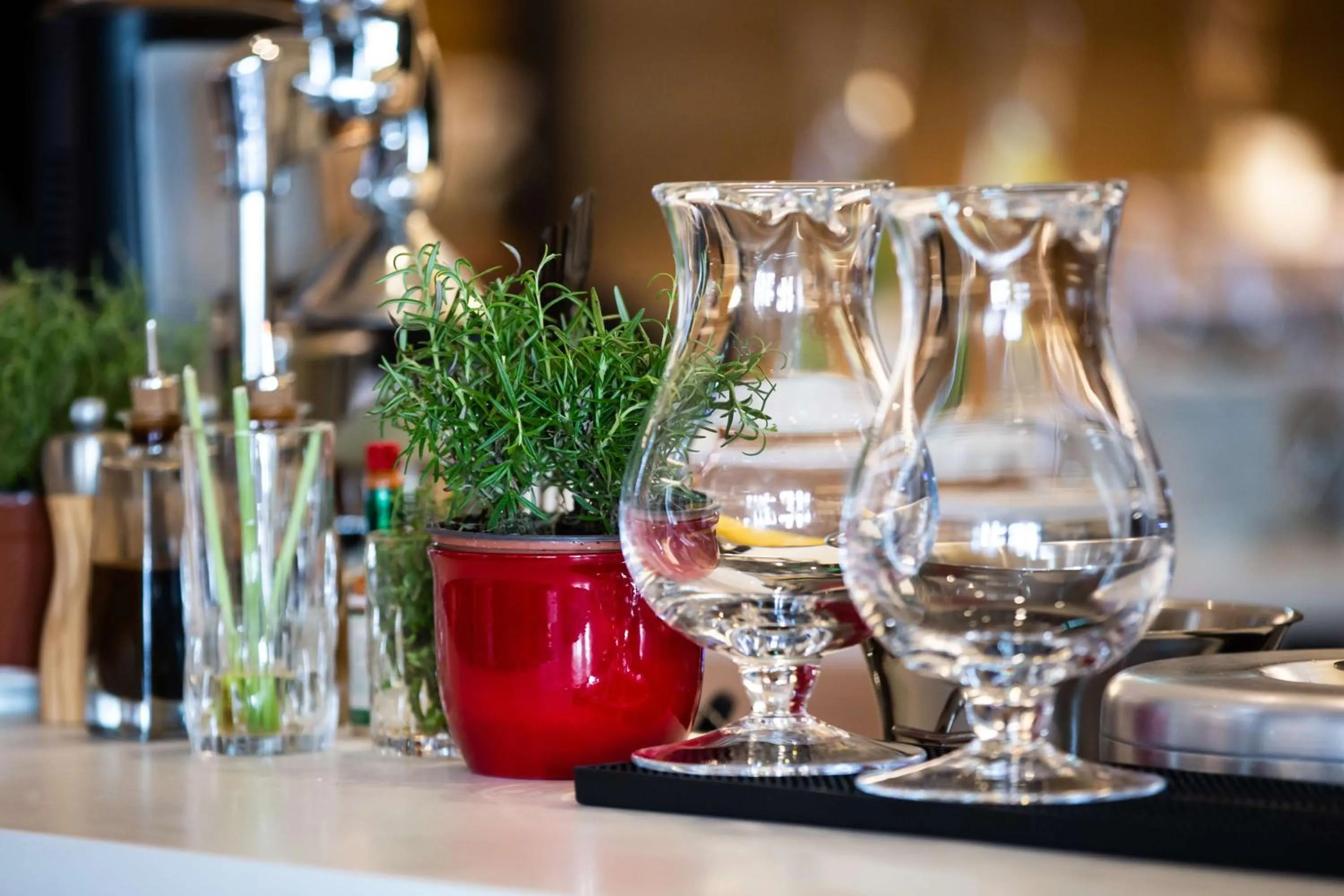 Lounge or bar in Radisson Blu Hotel Reussen, Andermatt