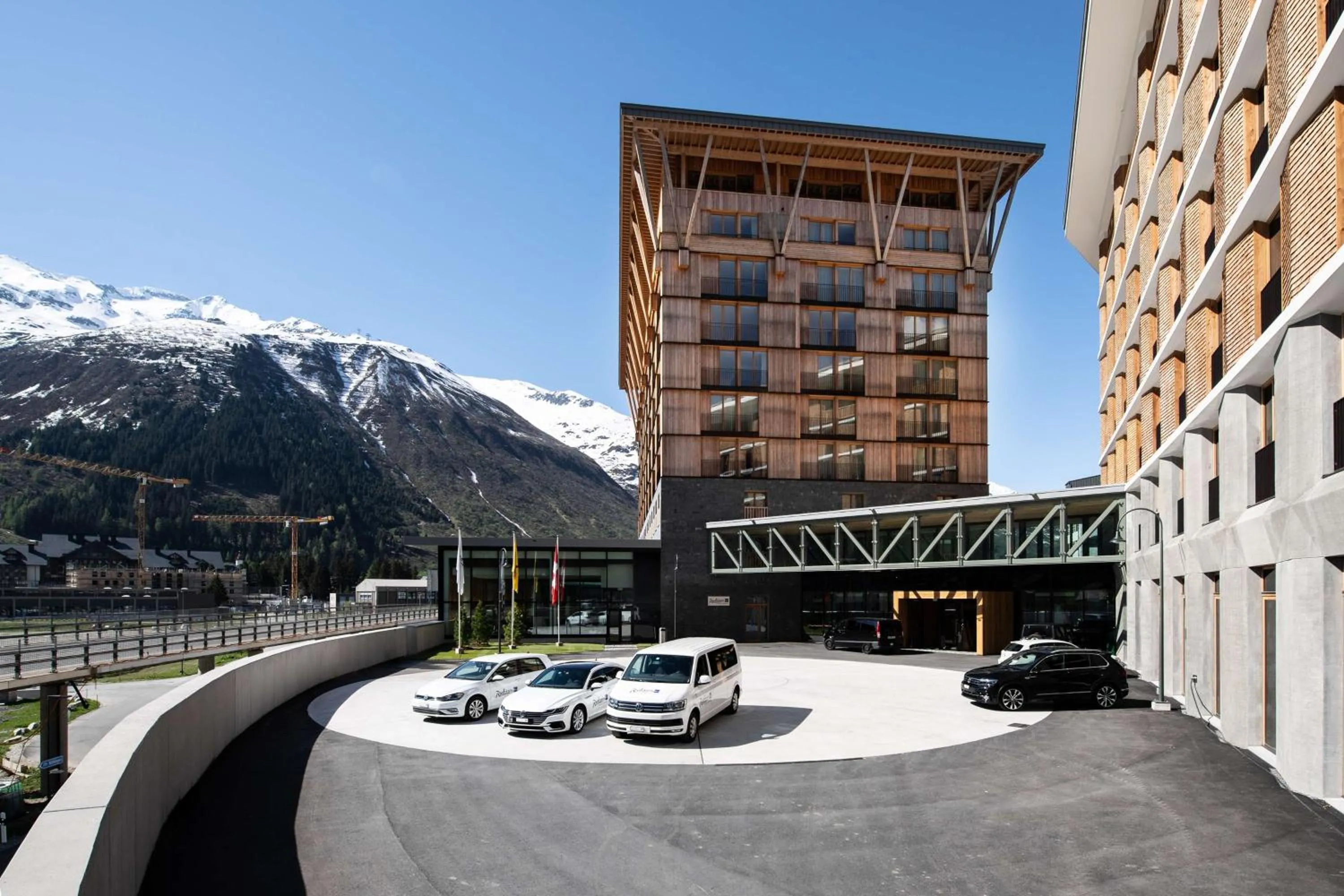 Facade/entrance in Radisson Blu Hotel Reussen, Andermatt