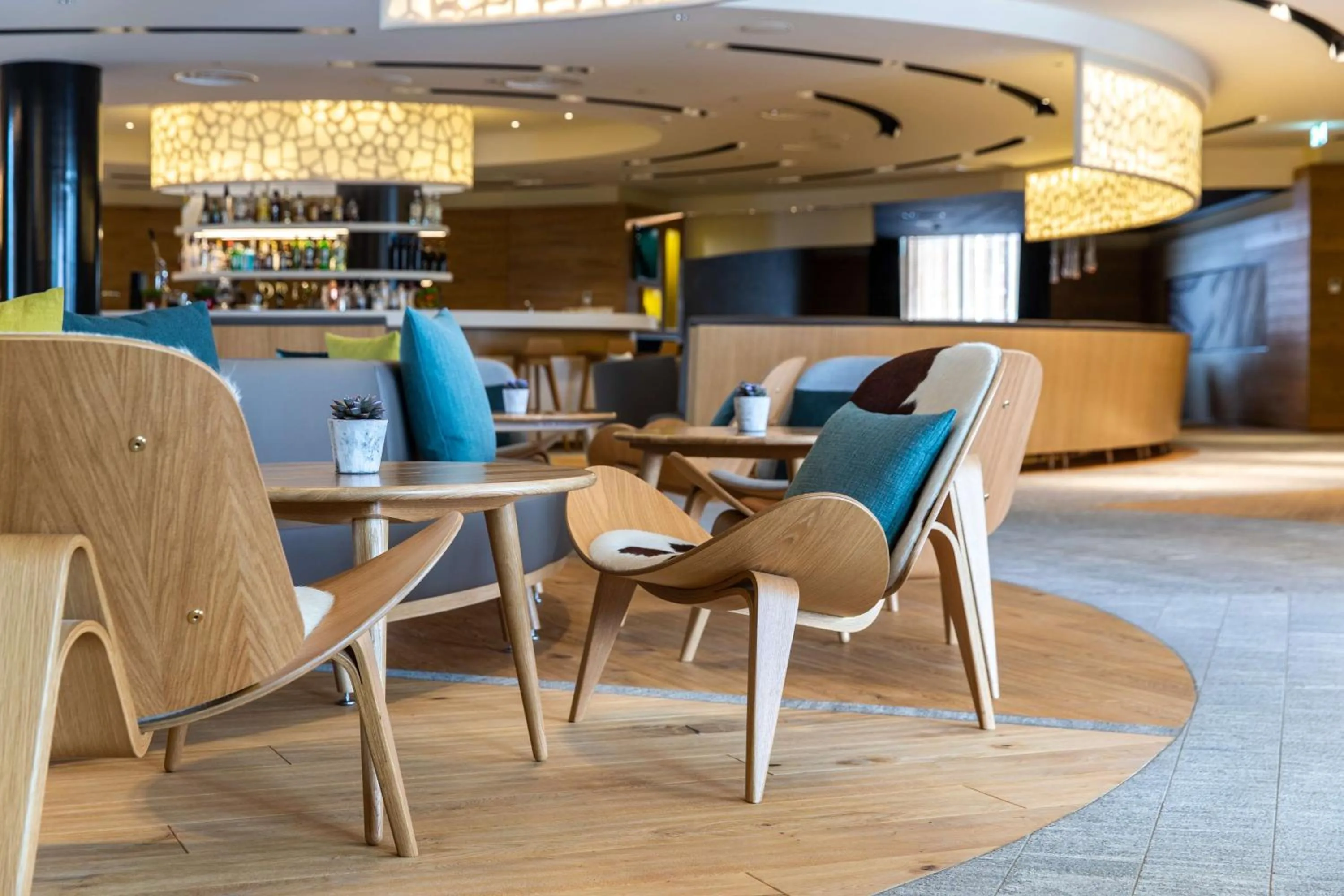 Lounge or bar in Radisson Blu Hotel Reussen, Andermatt