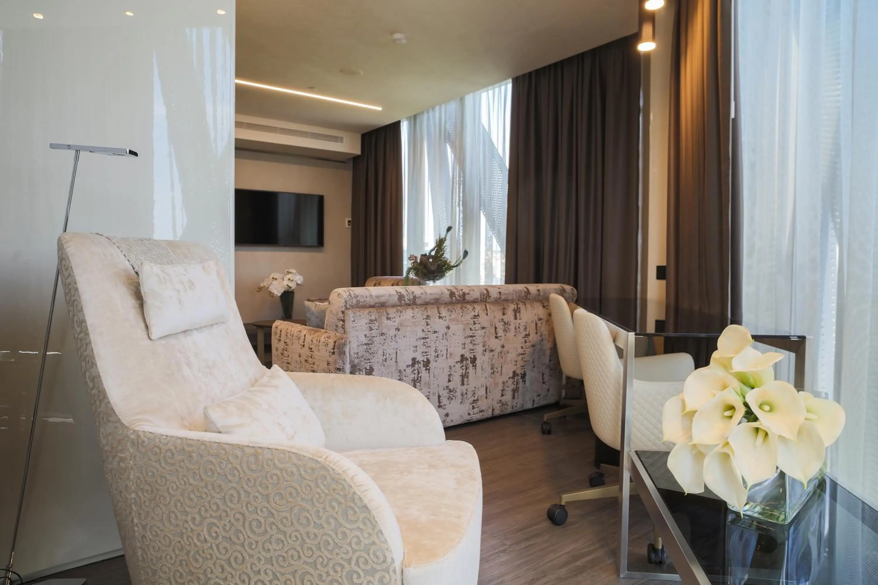 Living room, Seating Area in Radisson BLU Hotel Algiers Hydra