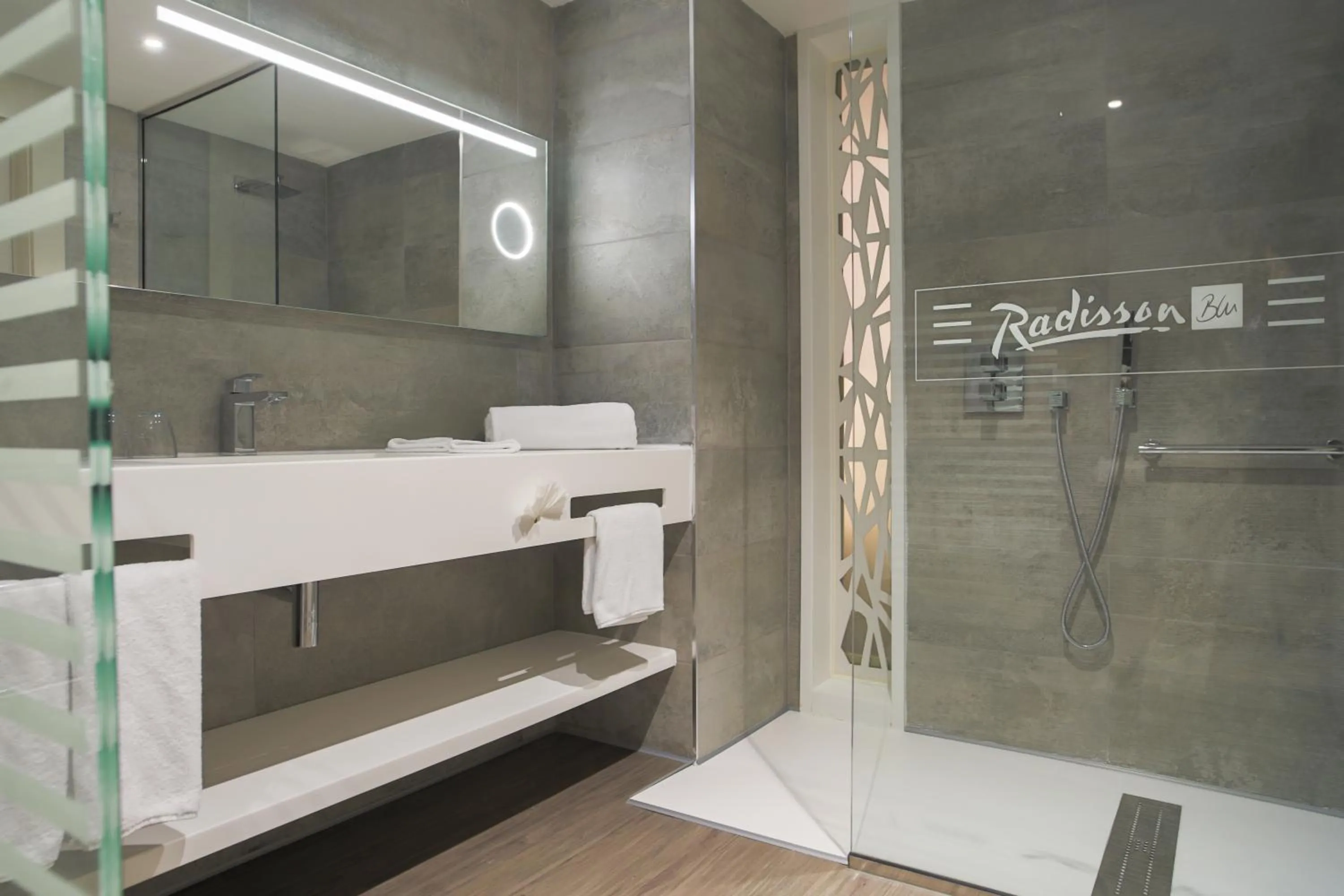 Bathroom in Radisson BLU Hotel Algiers Hydra
