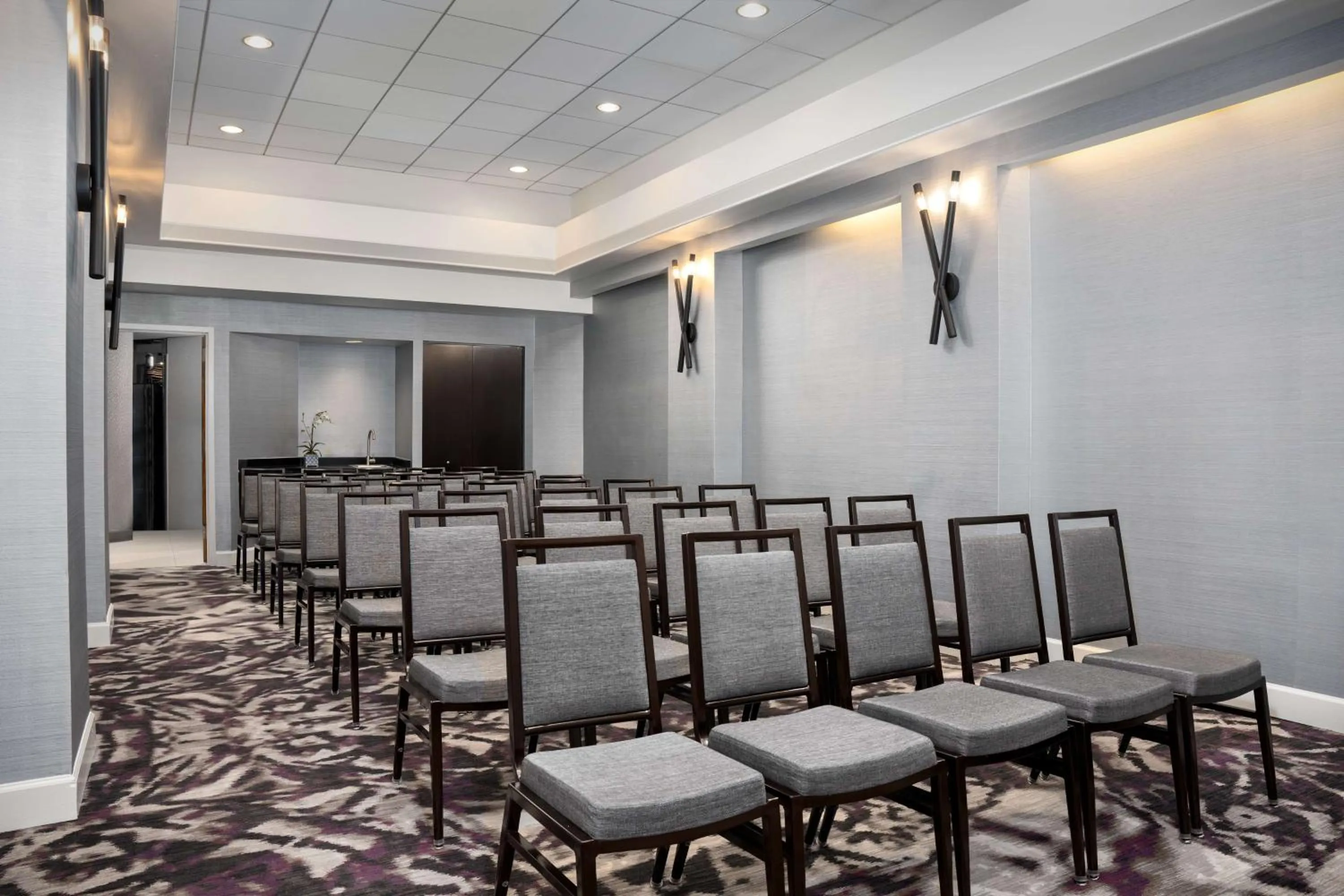 Meeting/conference room in Embassy Suites by Hilton Crystal City National Airport