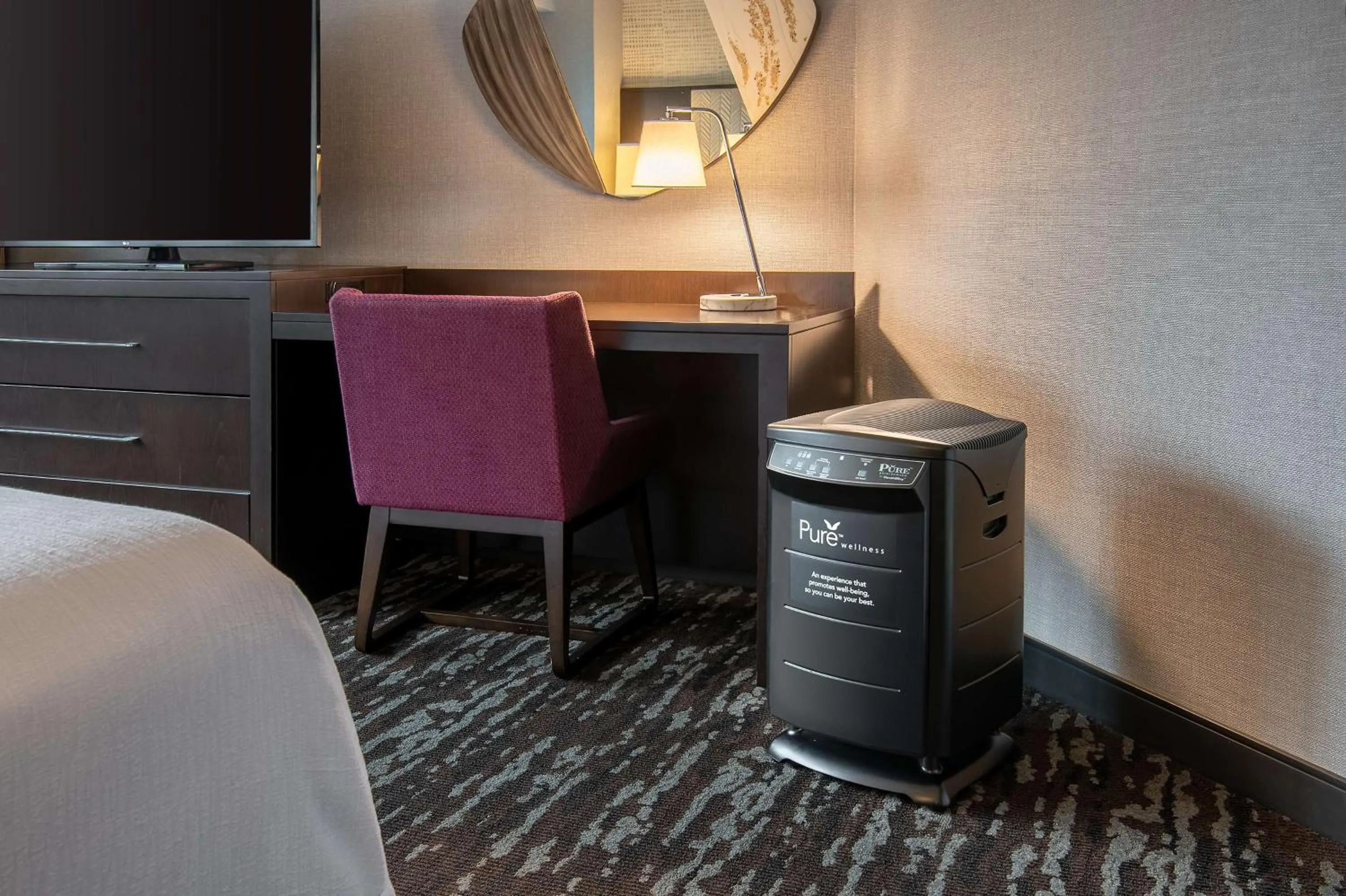 Bedroom, Bed in Embassy Suites by Hilton Crystal City National Airport