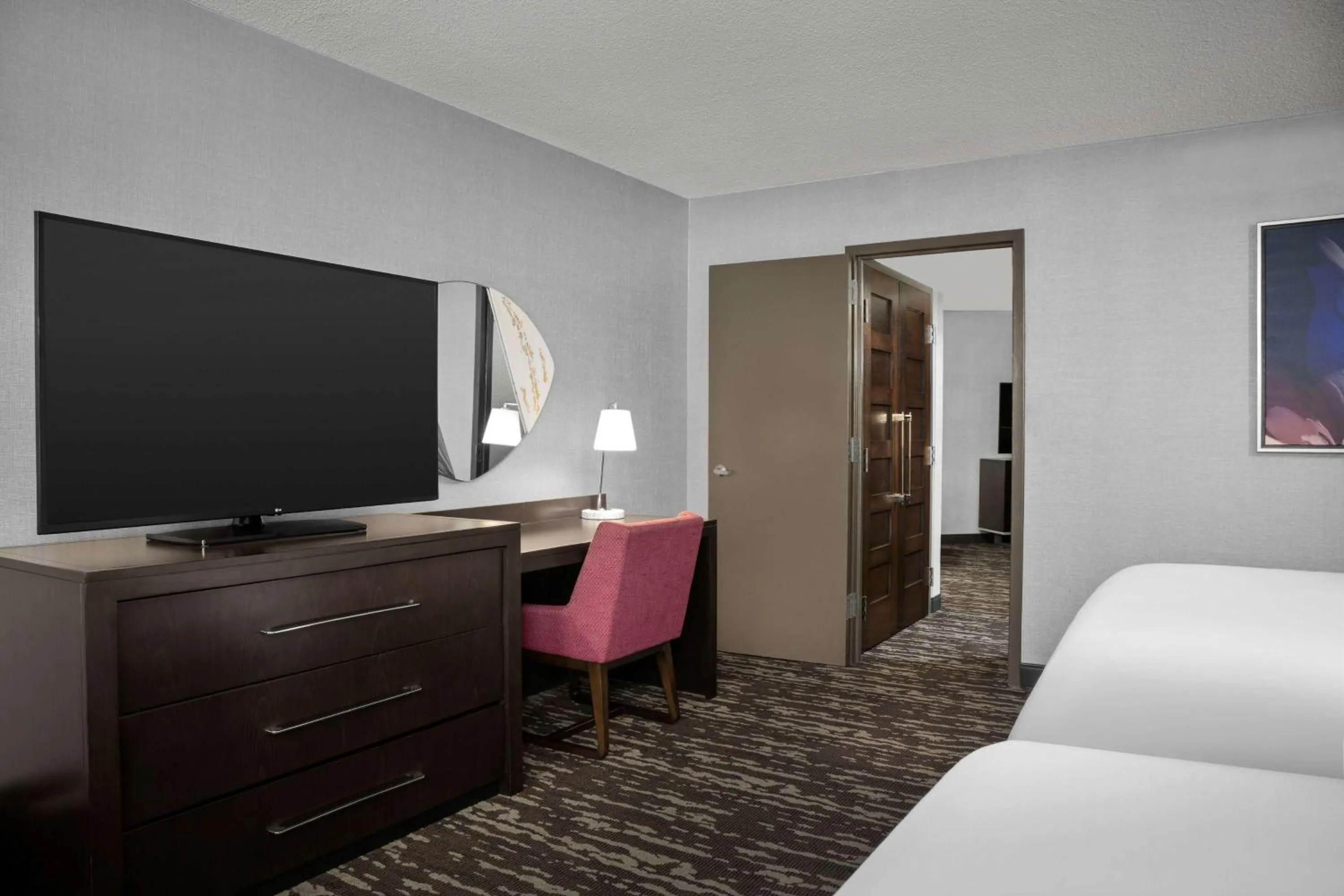 Bed in Embassy Suites by Hilton Crystal City National Airport