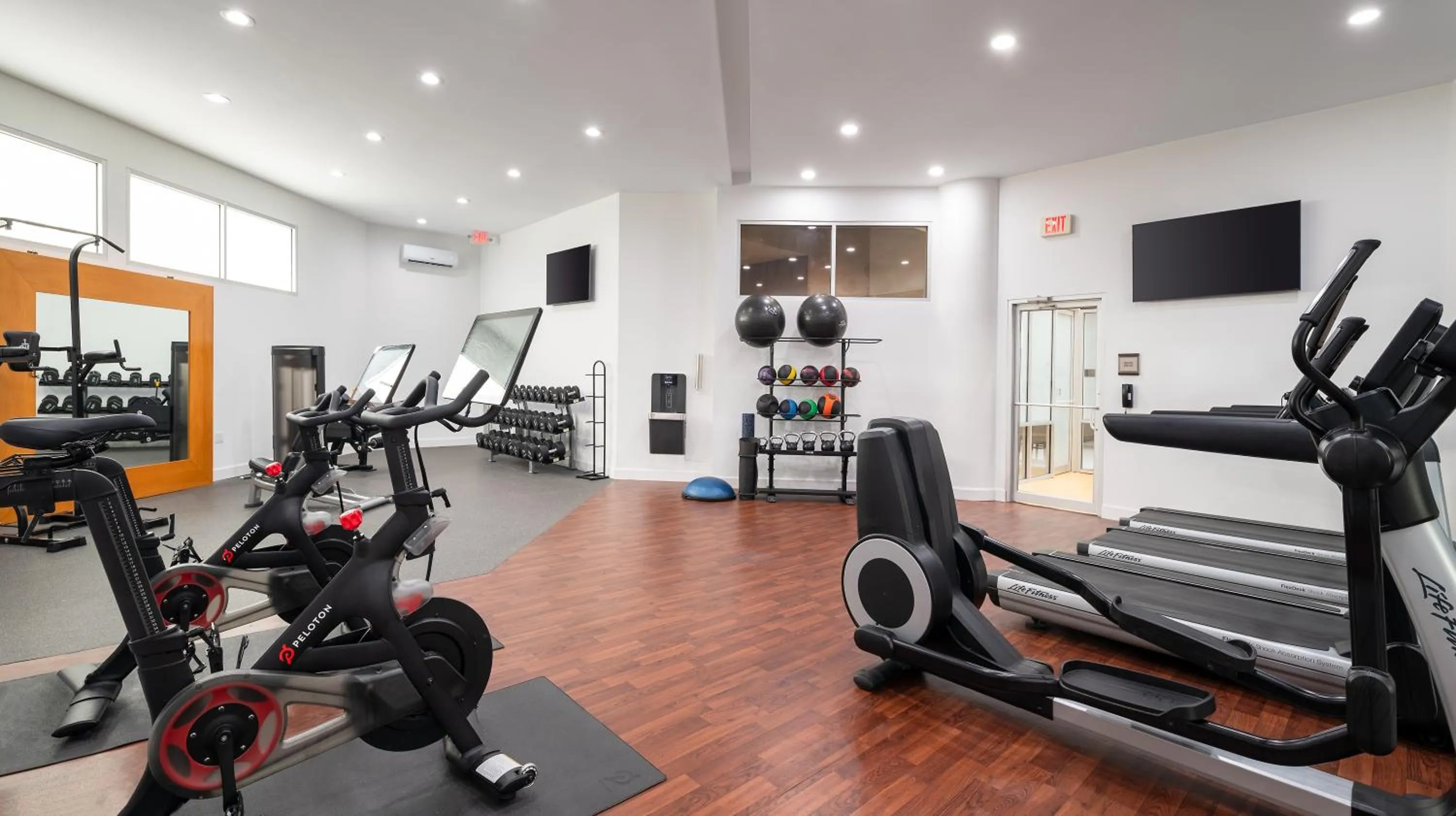 Fitness centre/facilities in Embassy Suites by Hilton Crystal City National Airport