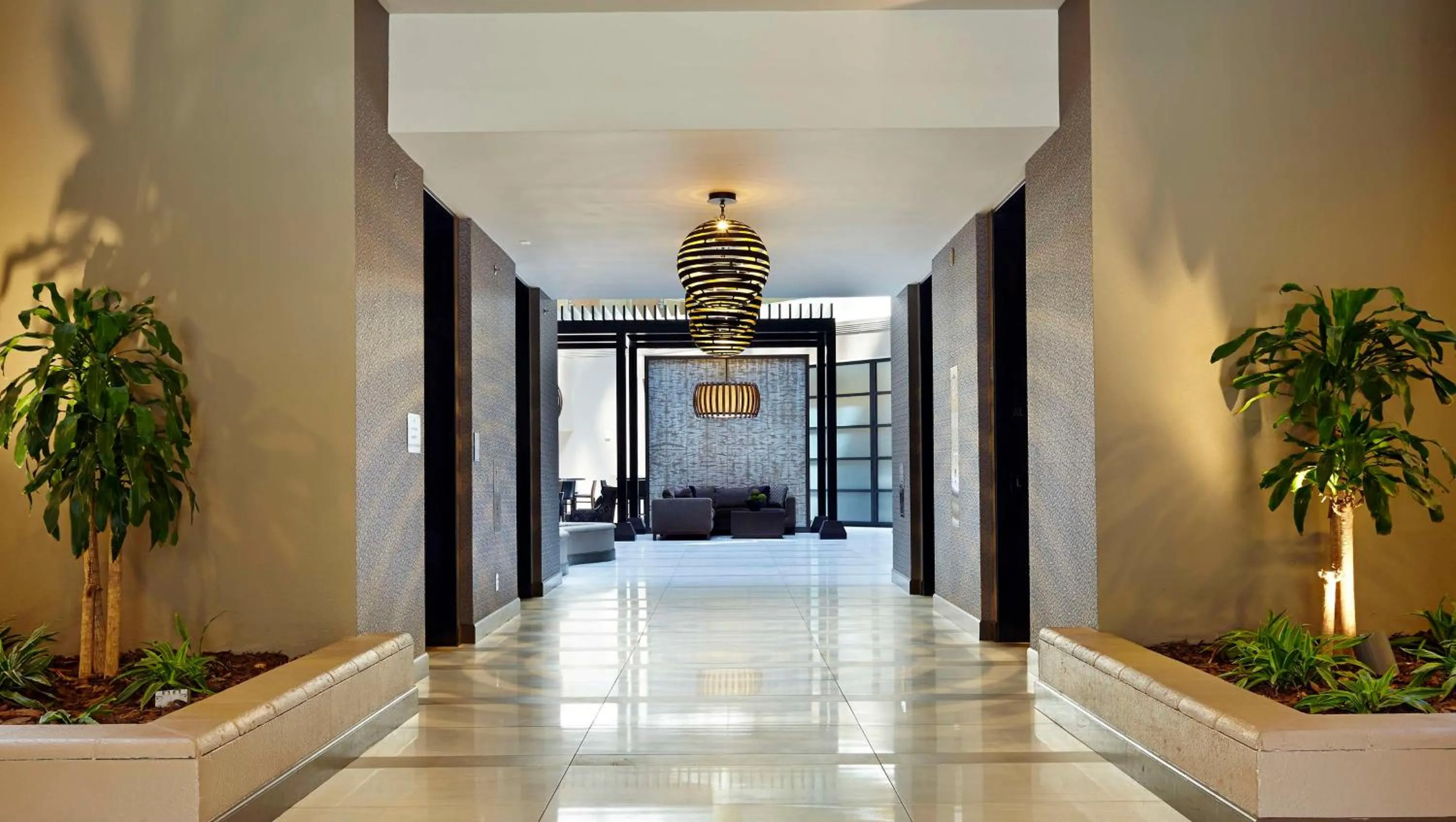 Lobby or reception in Embassy Suites by Hilton Crystal City National Airport