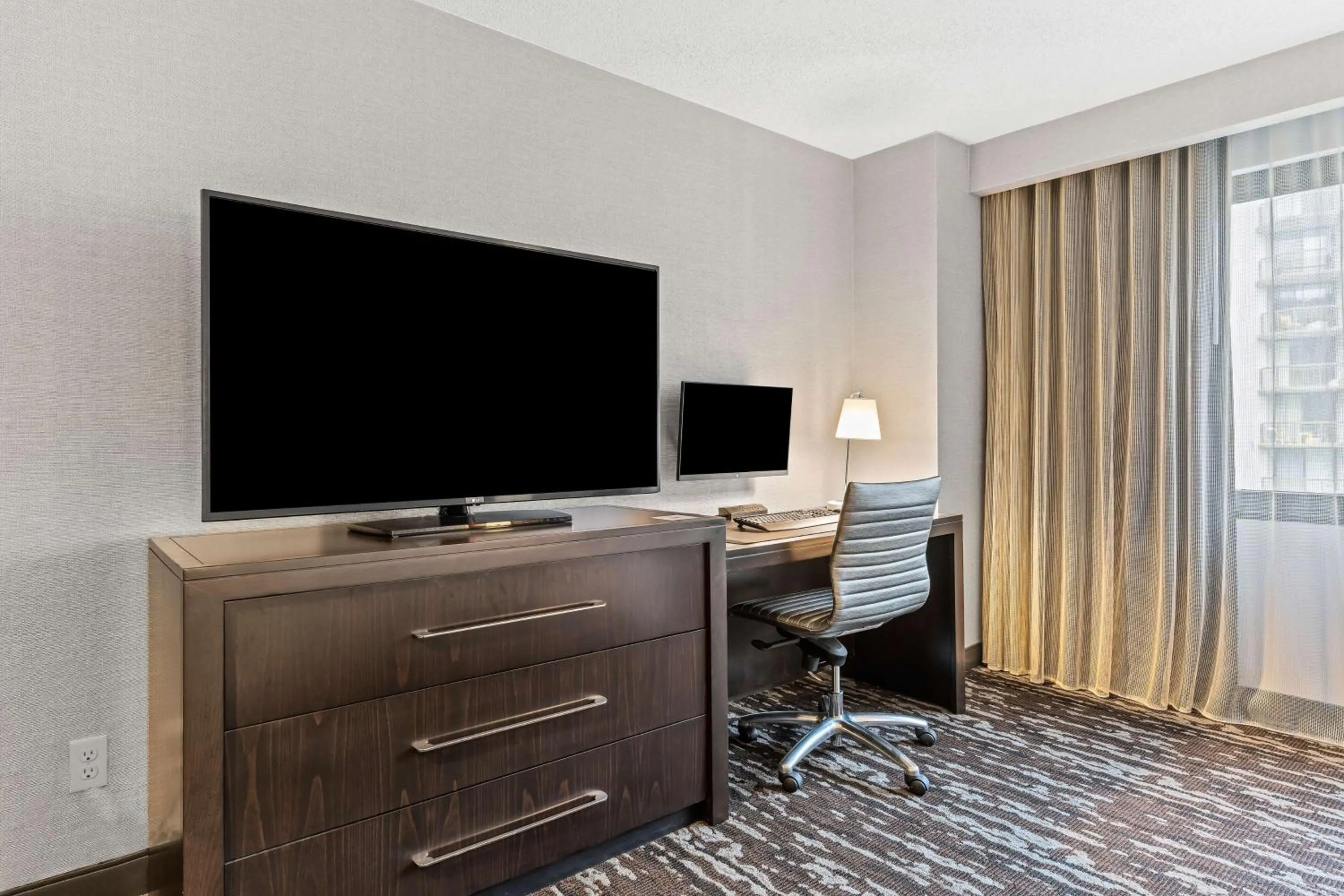 Bedroom in Embassy Suites by Hilton Crystal City National Airport