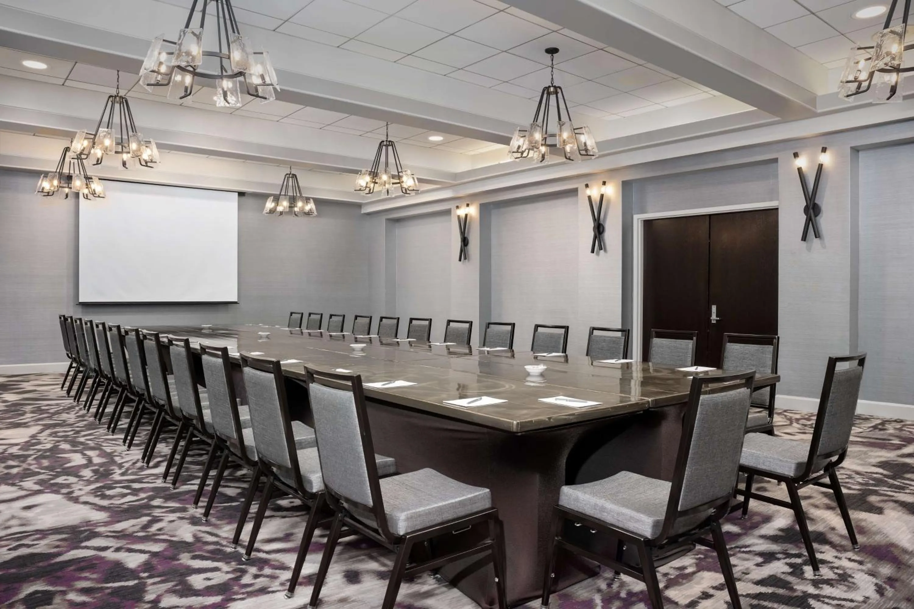 Meeting/conference room in Embassy Suites by Hilton Crystal City National Airport