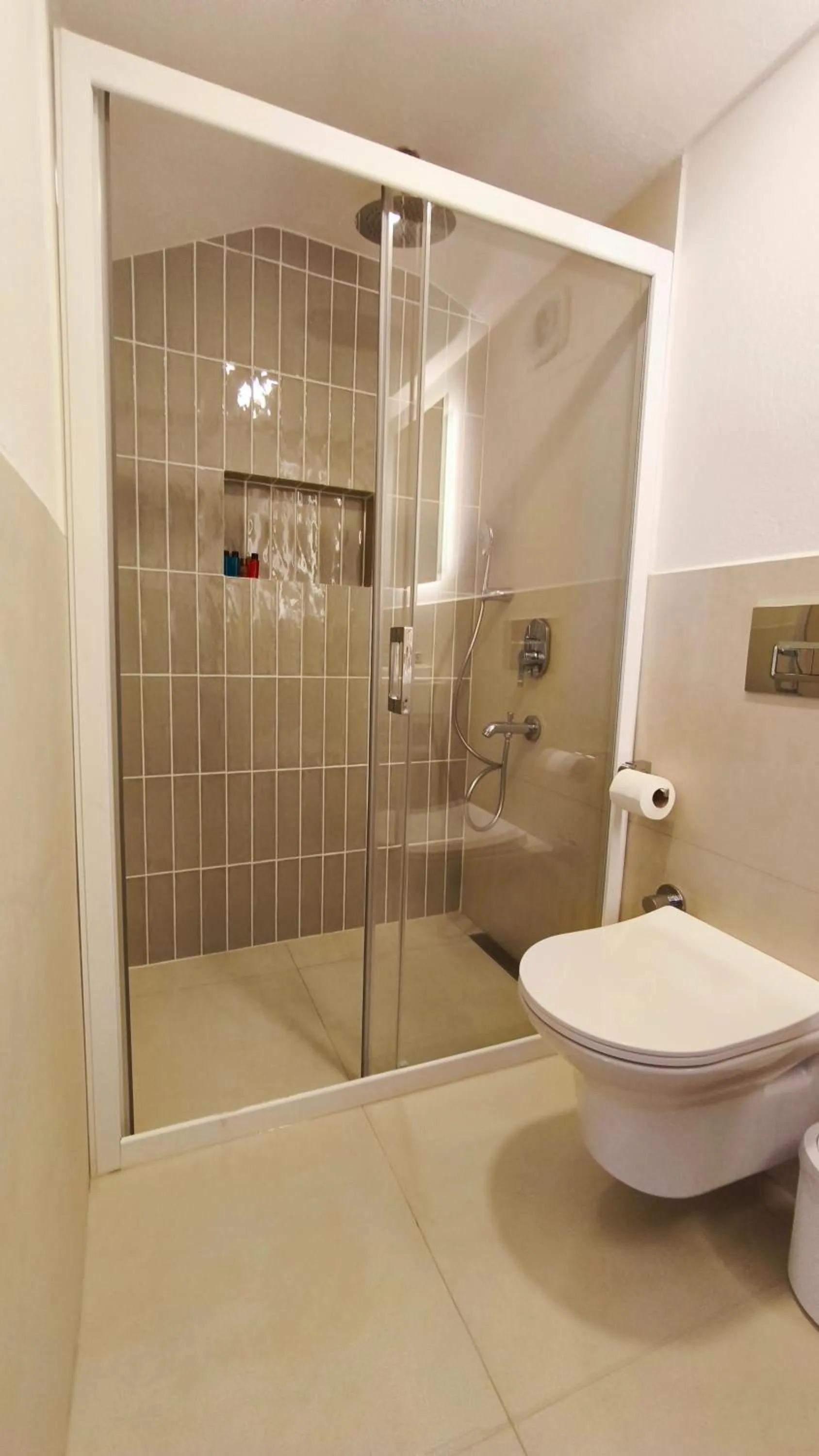 Bathroom in Olive Garden Kabak